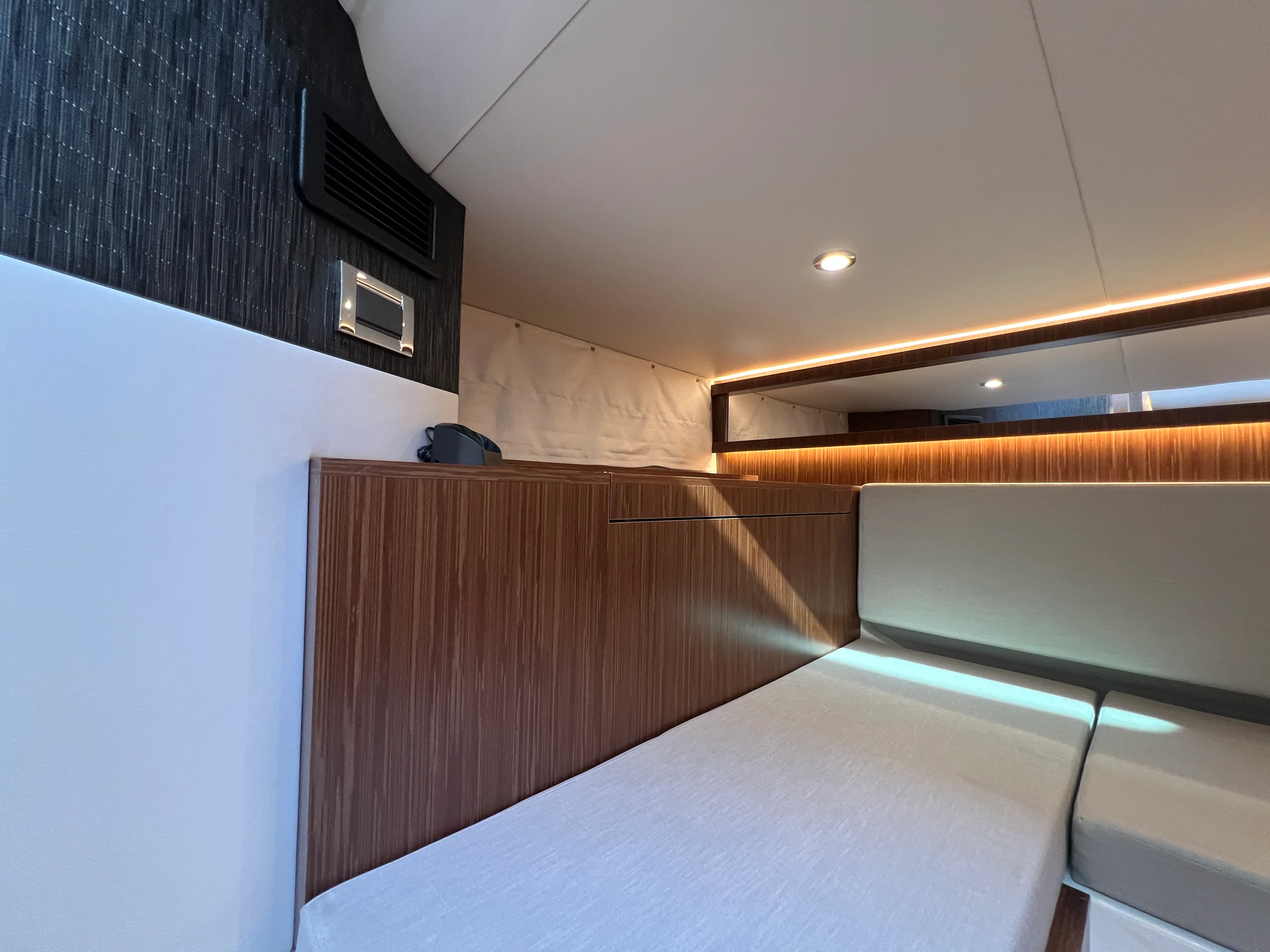 2023 Sea Ray 370 SUNDANCER OB Image Thumbnail #60