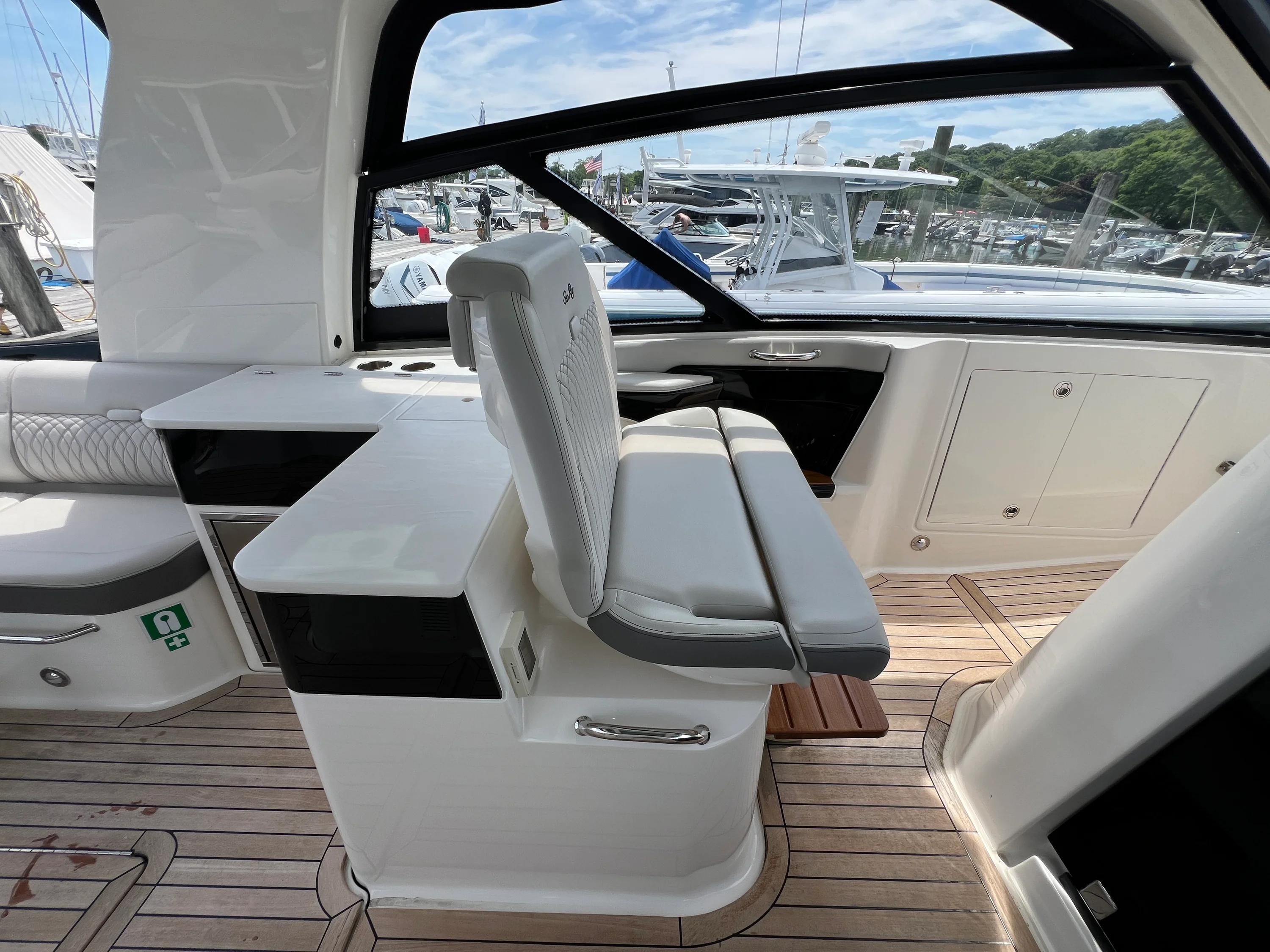 2023 Sea Ray 370 SUNDANCER OB Image Thumbnail #24
