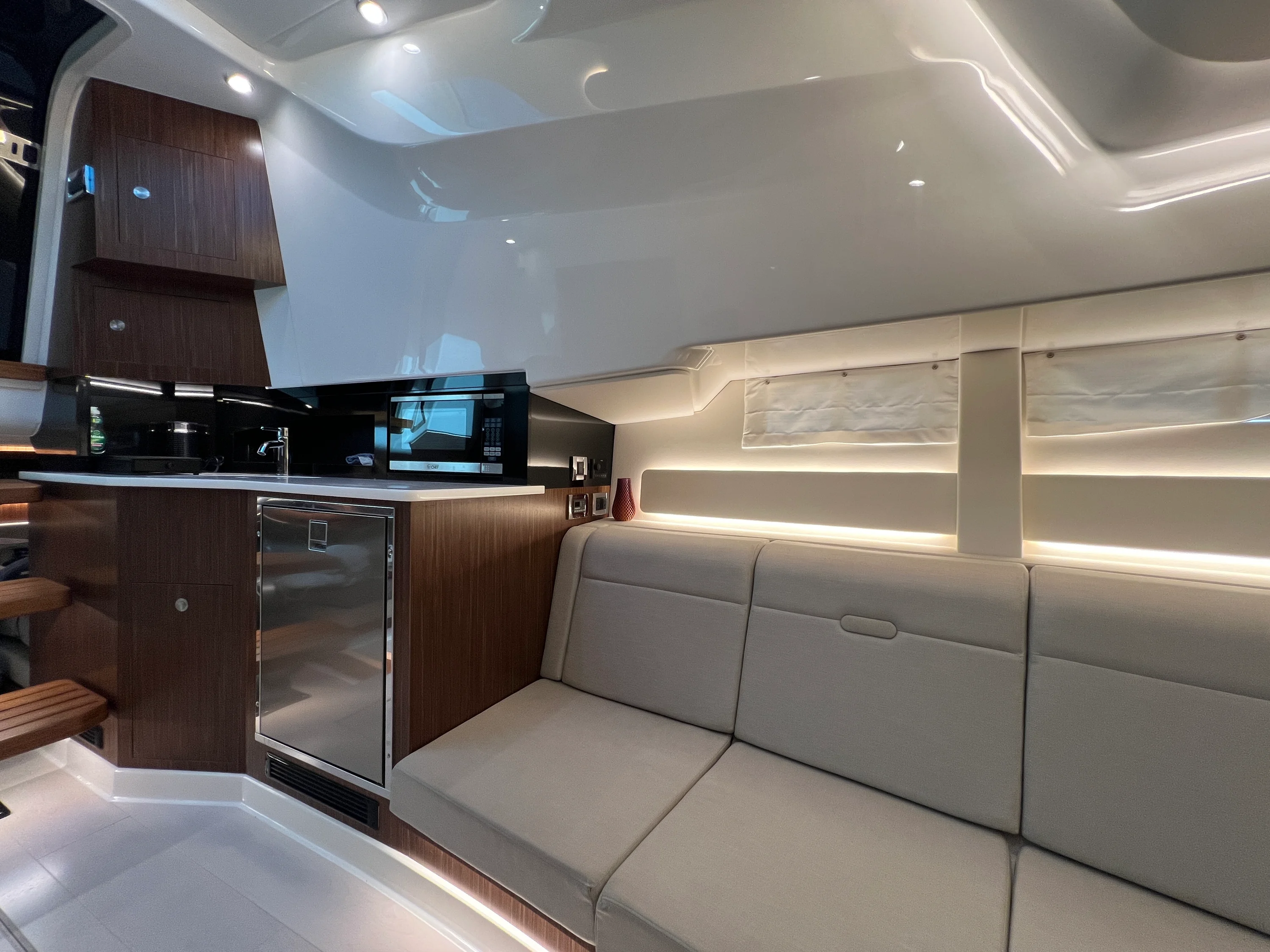2023 Sea Ray 370 SUNDANCER OB Image Thumbnail #48