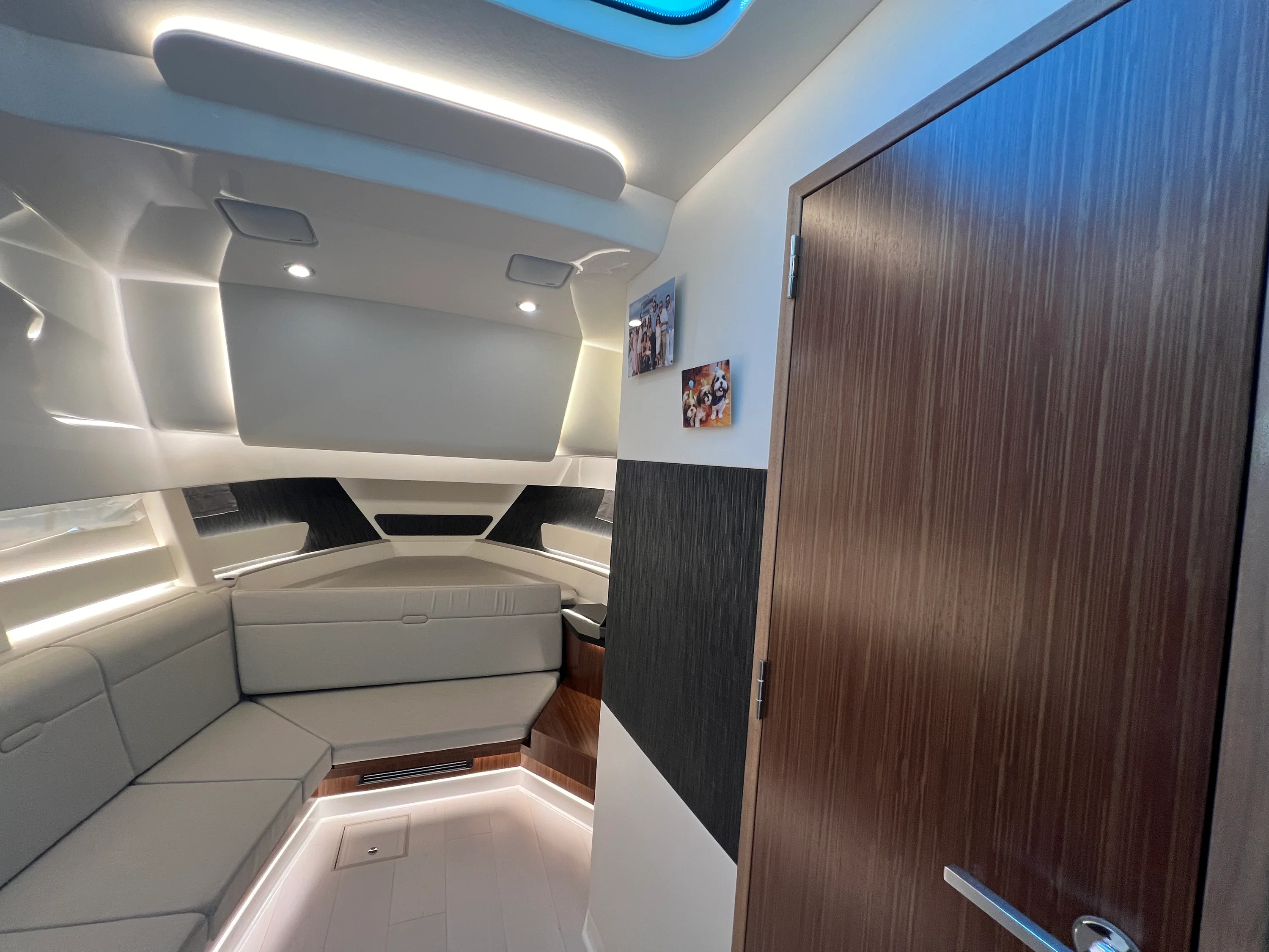 2023 Sea Ray 370 SUNDANCER OB Image Thumbnail #45