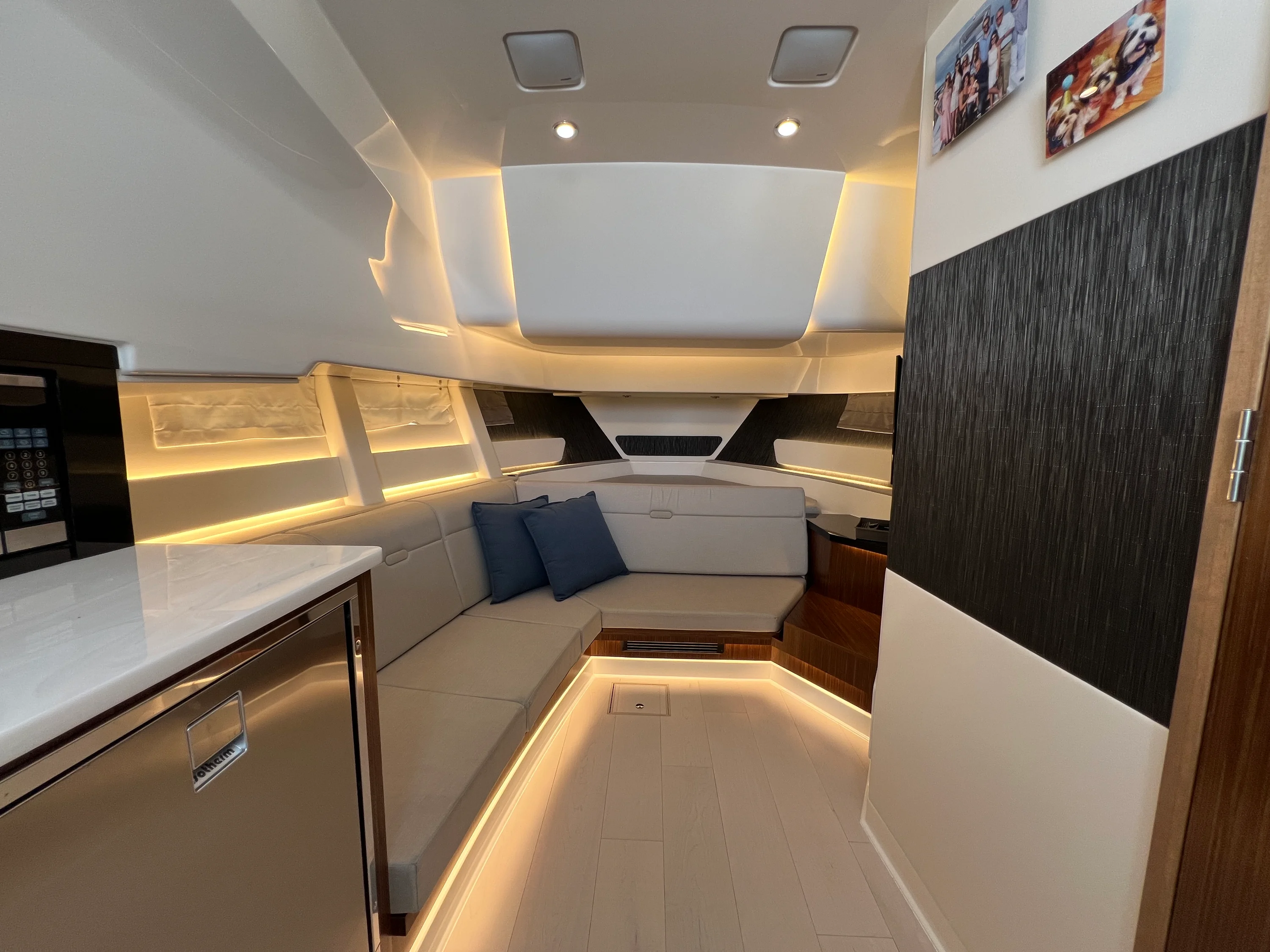 2023 Sea Ray 370 SUNDANCER OB Image Thumbnail #63