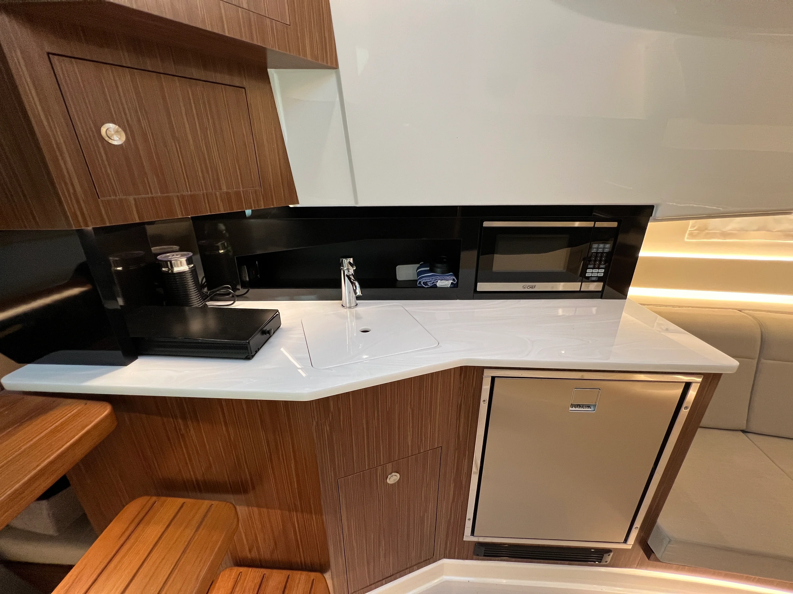 2023 Sea Ray 370 SUNDANCER OB Image Thumbnail #56