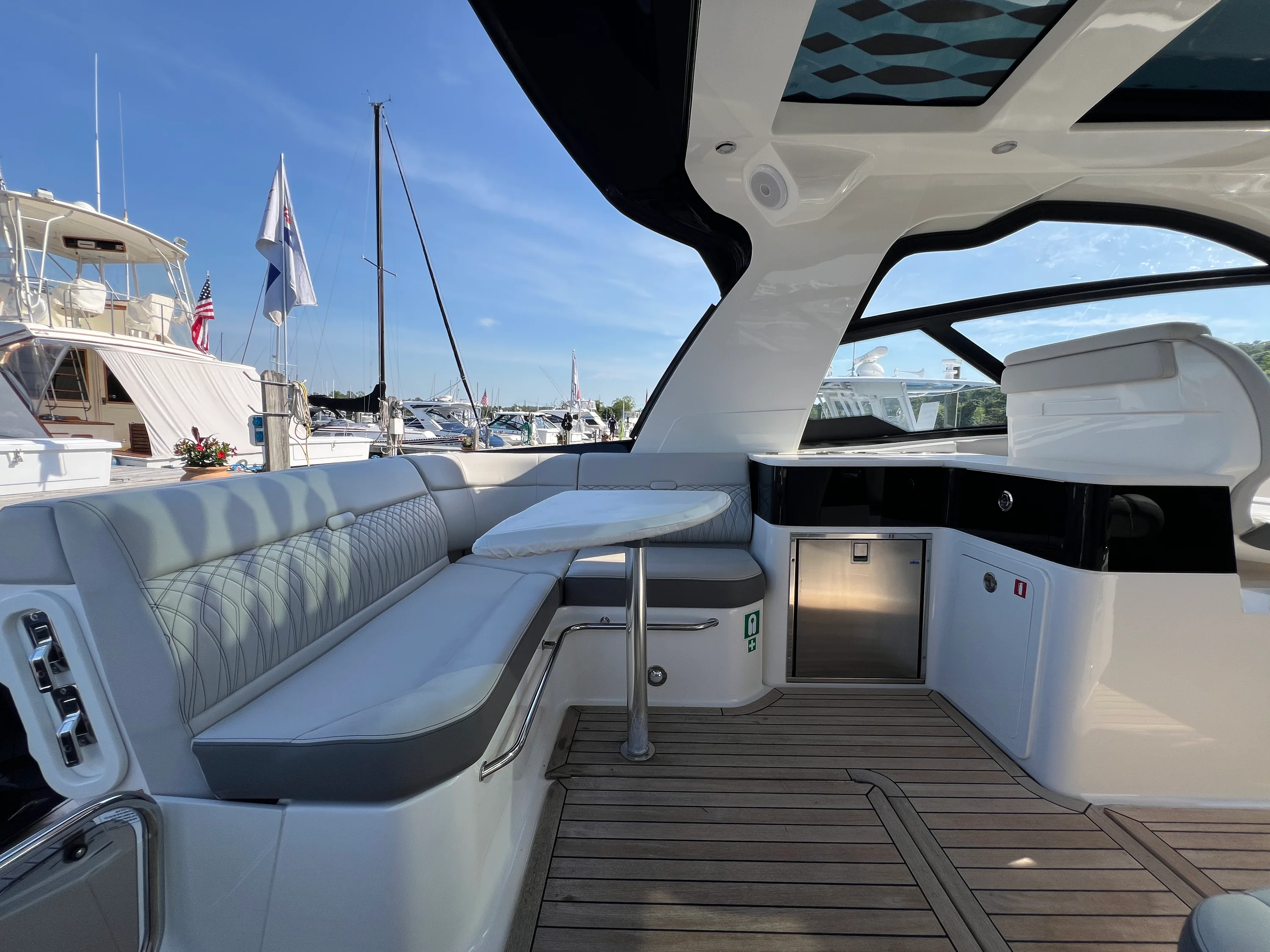 2023 Sea Ray 370 SUNDANCER OB Image Thumbnail #36