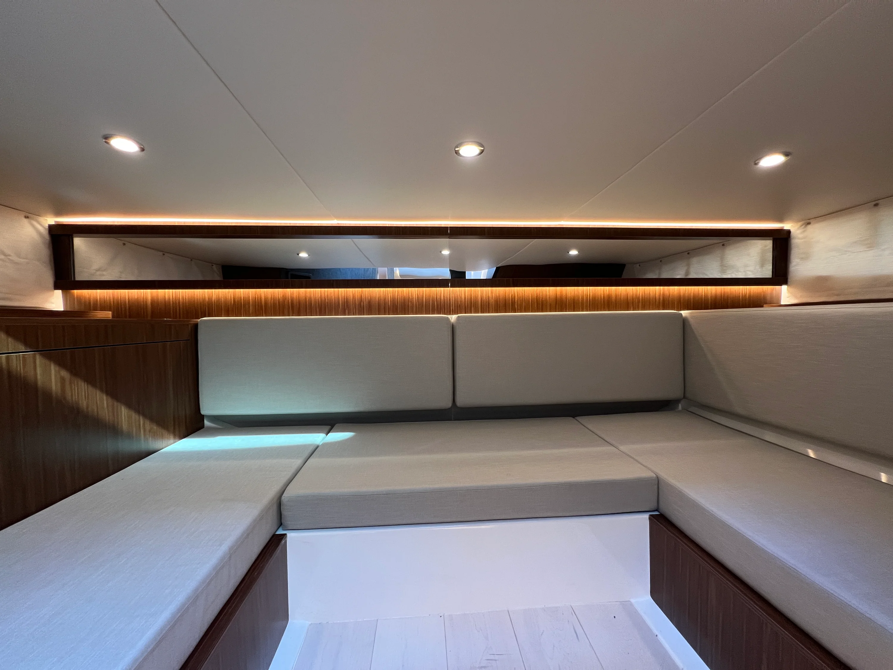 2023 Sea Ray 370 SUNDANCER OB Image Thumbnail #59