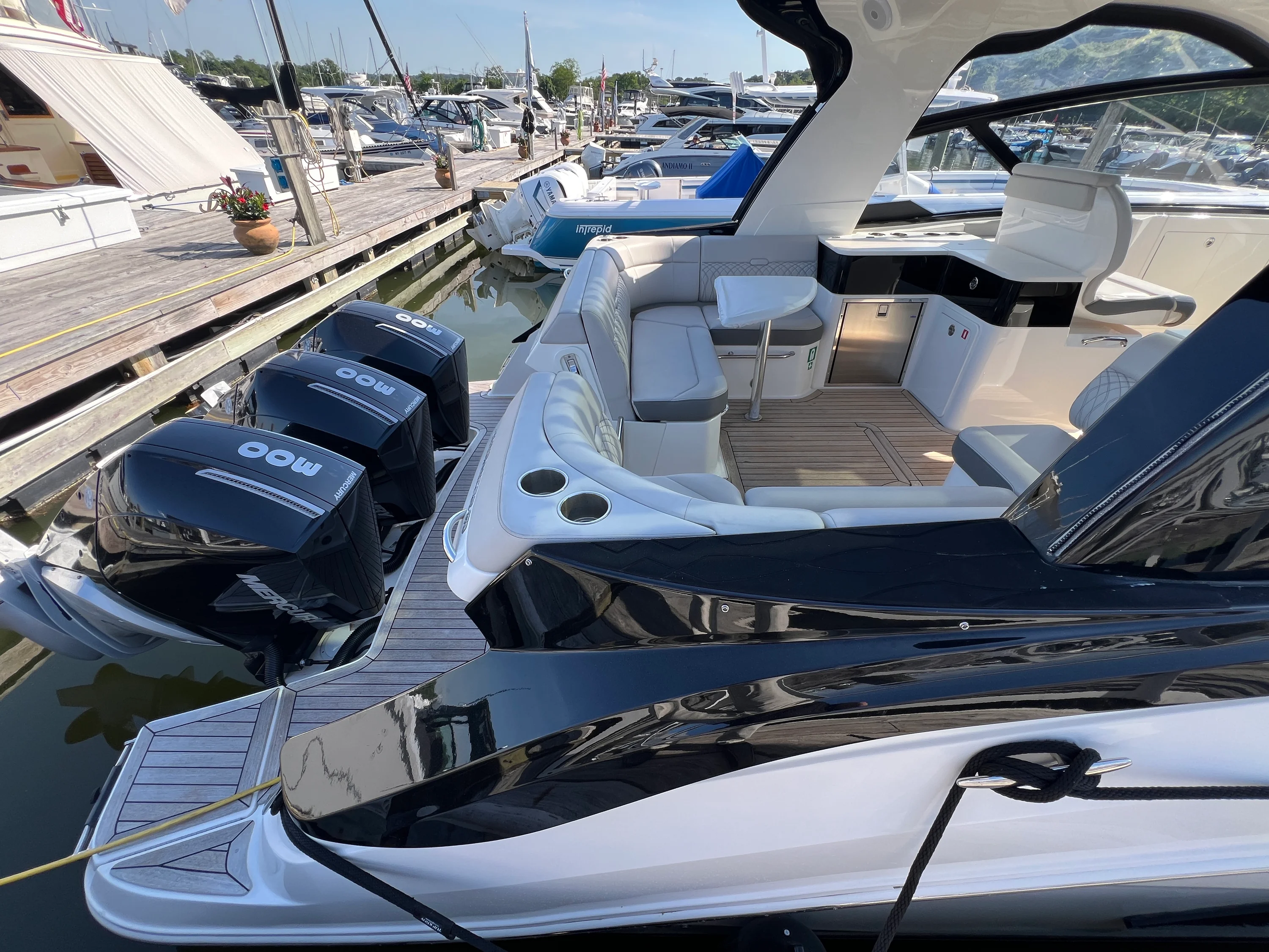 2023 Sea Ray 370 SUNDANCER OB Image Thumbnail #32