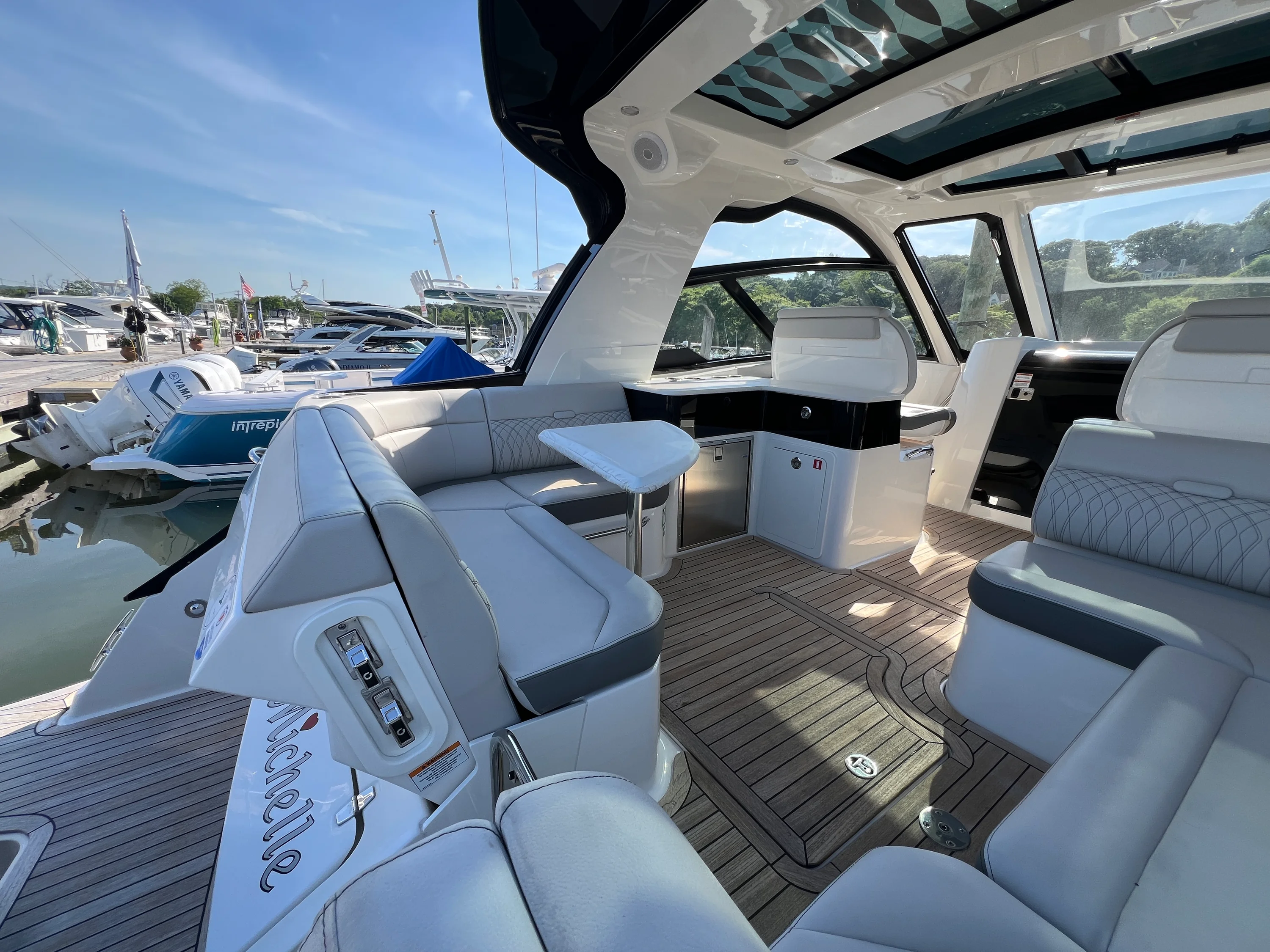 2023 Sea Ray 370 SUNDANCER OB Image Thumbnail #33