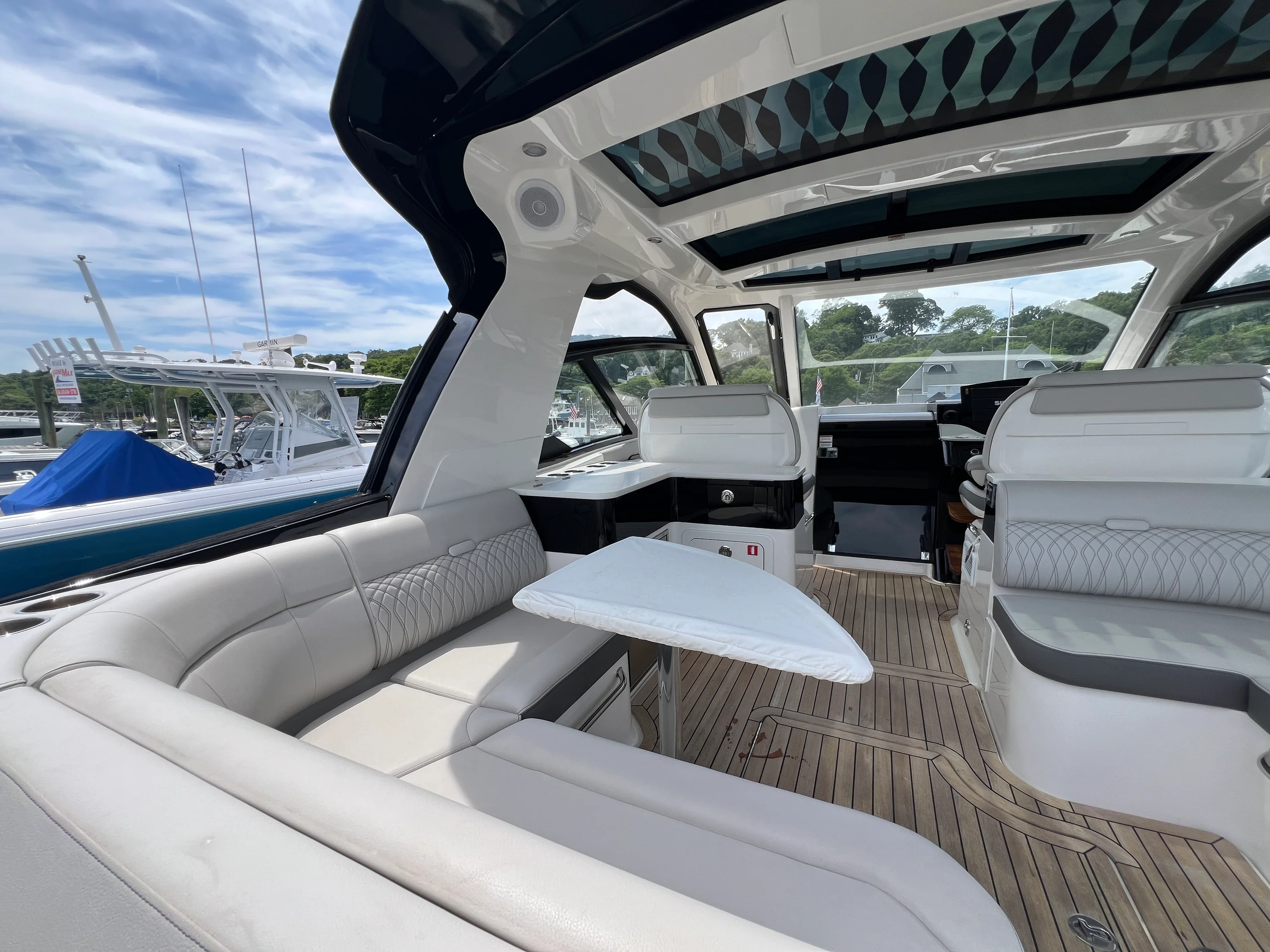2023 Sea Ray 370 SUNDANCER OB Image Thumbnail #21