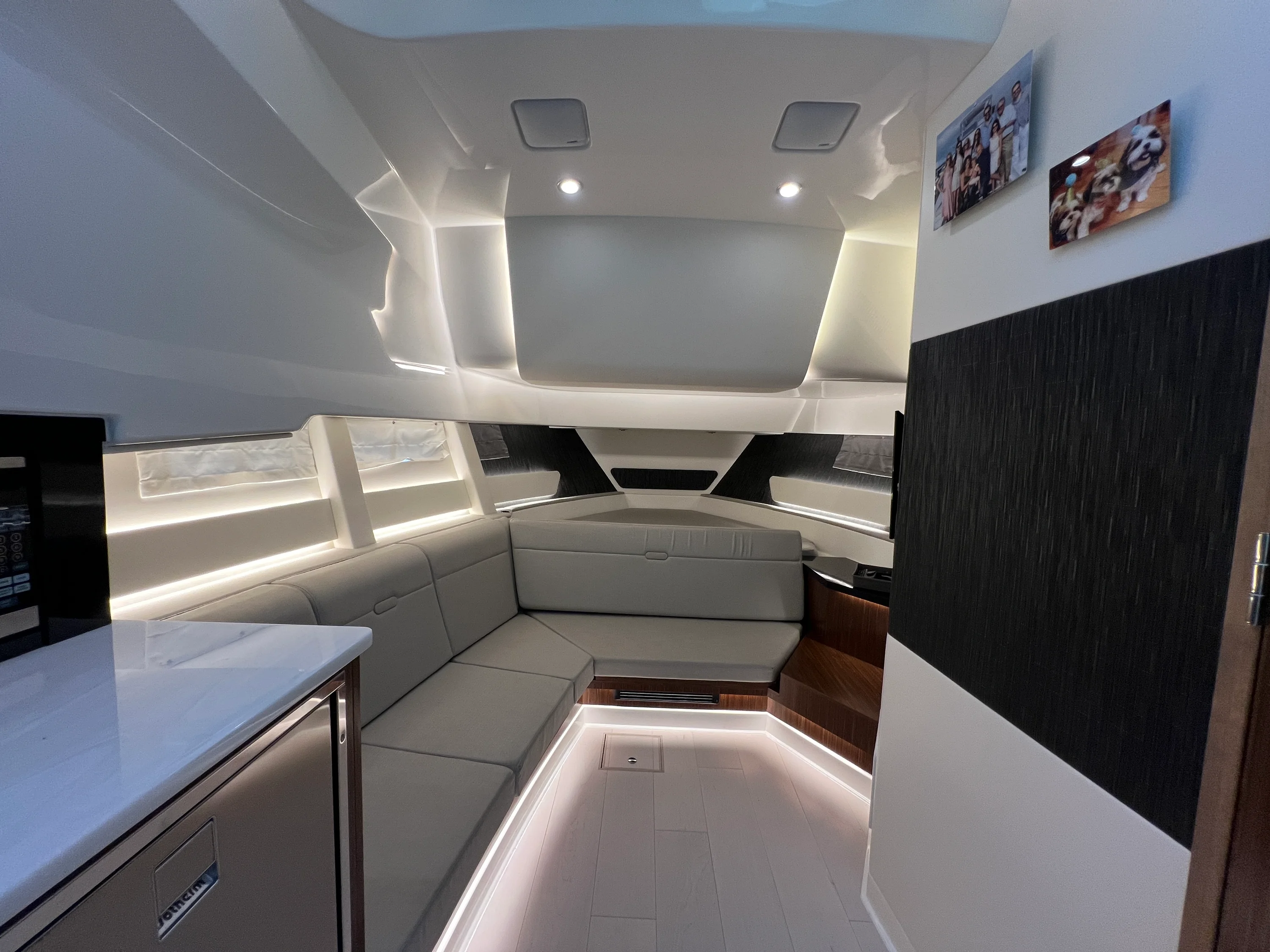 2023 Sea Ray 370 SUNDANCER OB Image Thumbnail #41