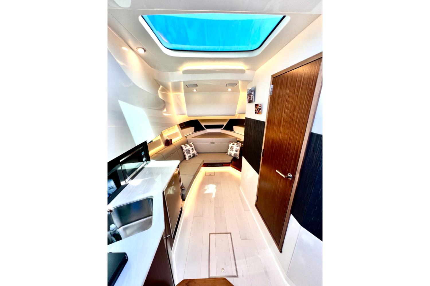 2023 Sea Ray 370 SUNDANCER OB Image Thumbnail #45