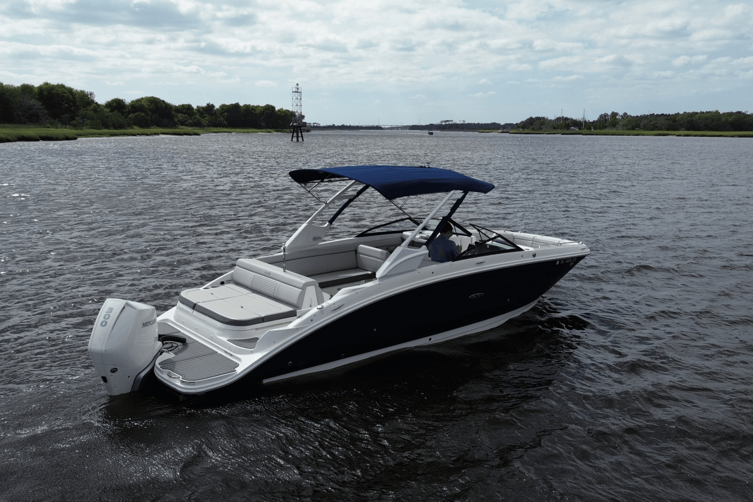 2021 Sea Ray 270 SDX-OB Image Thumbnail #3