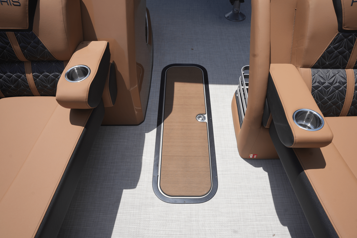 2025 Harris 230 Grand Mariner Image Thumbnail #7