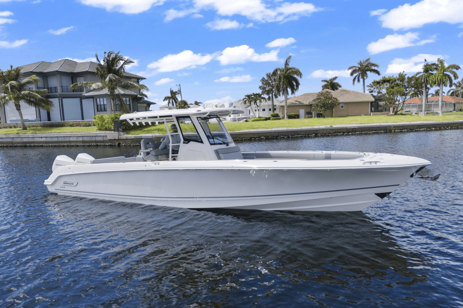 2022 Boston Whaler 330 OUTRAGE Image Thumbnail #4