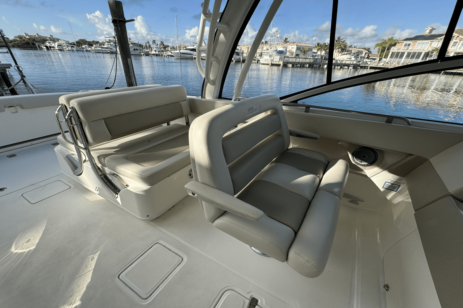 2020 Boston Whaler 320 VANTAGE Image Thumbnail #31