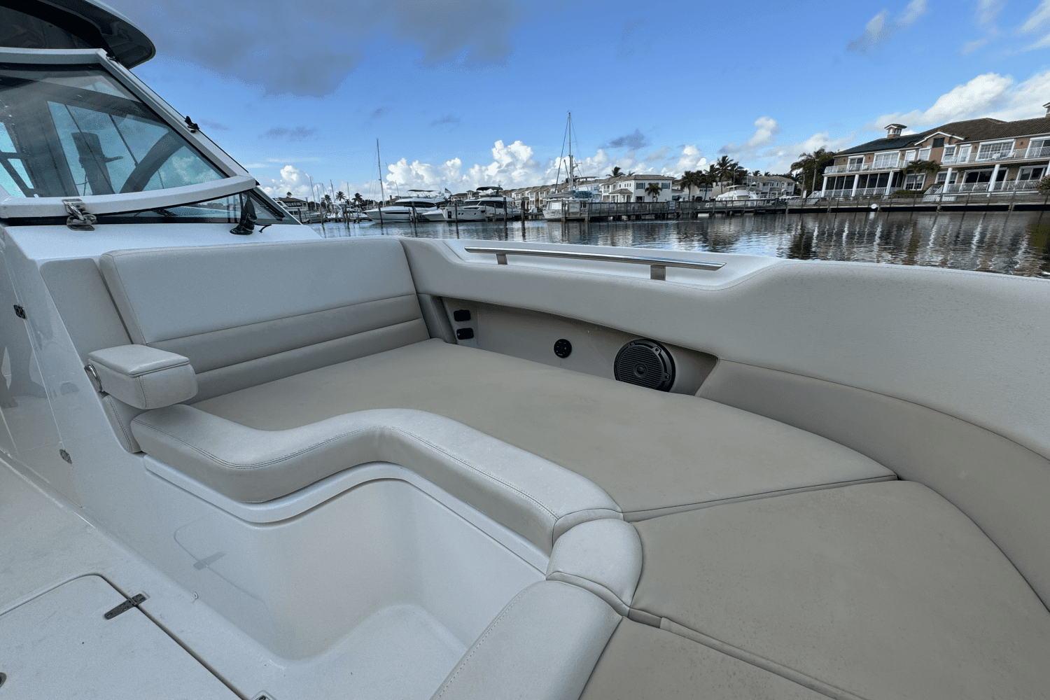 2020 Boston Whaler 320 VANTAGE Image Thumbnail #27