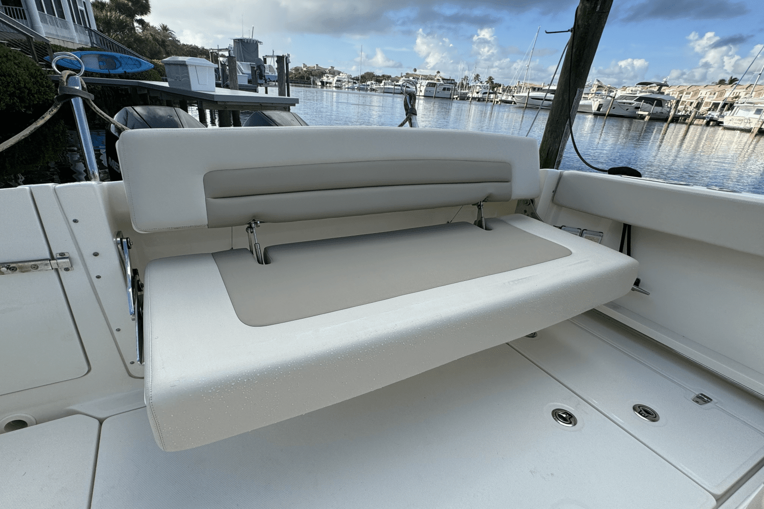 2020 Boston Whaler 320 VANTAGE Image Thumbnail #37