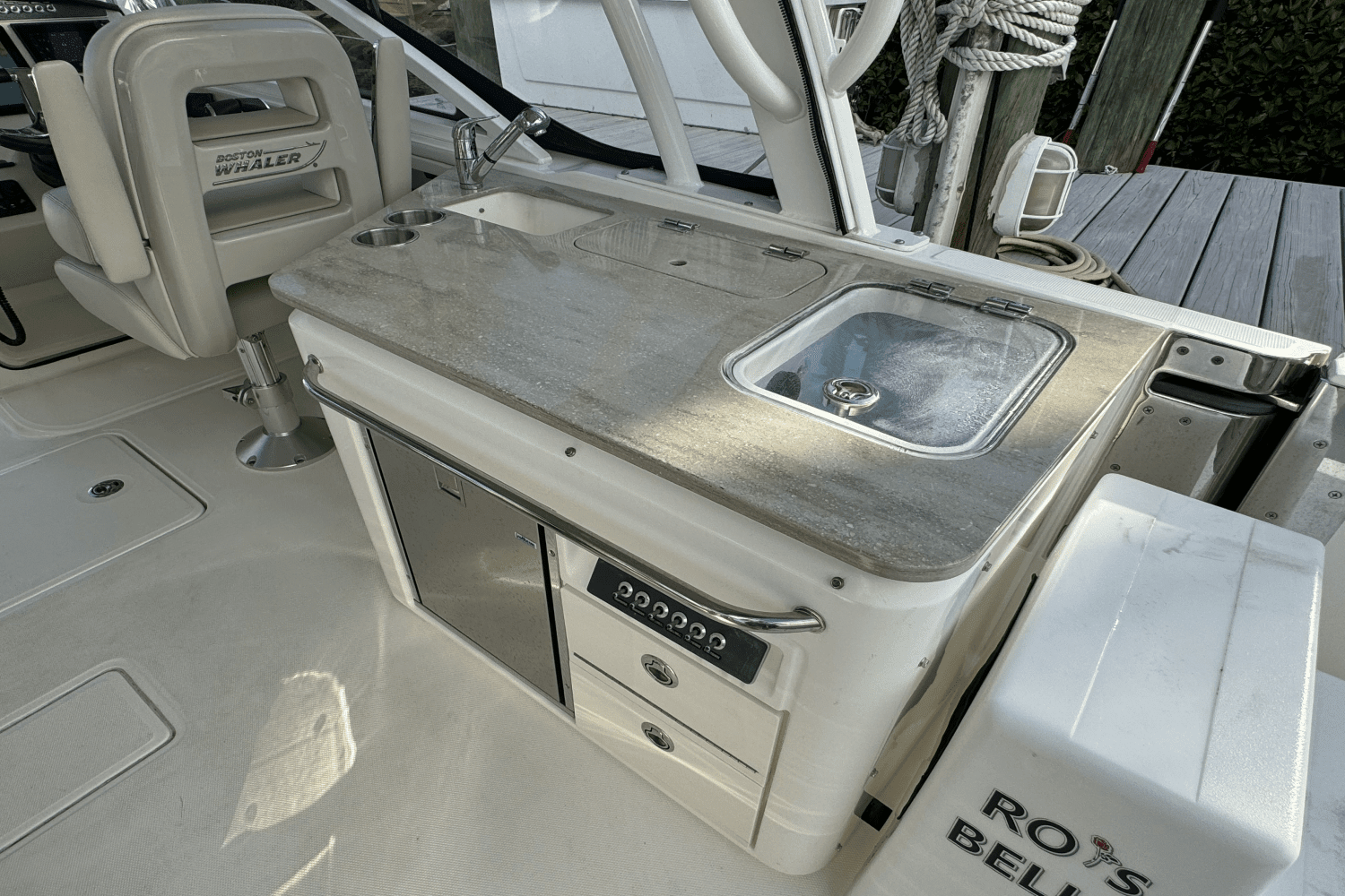 2020 Boston Whaler 320 VANTAGE Image Thumbnail #41