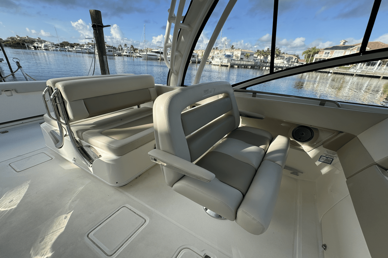 2020 Boston Whaler 320 VANTAGE Image Thumbnail #33