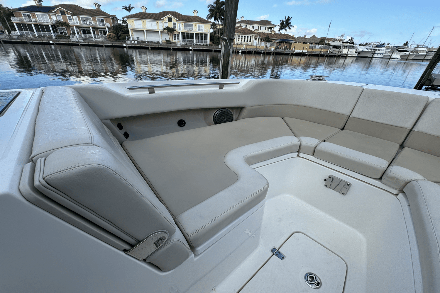 2020 Boston Whaler 320 VANTAGE Image Thumbnail #25