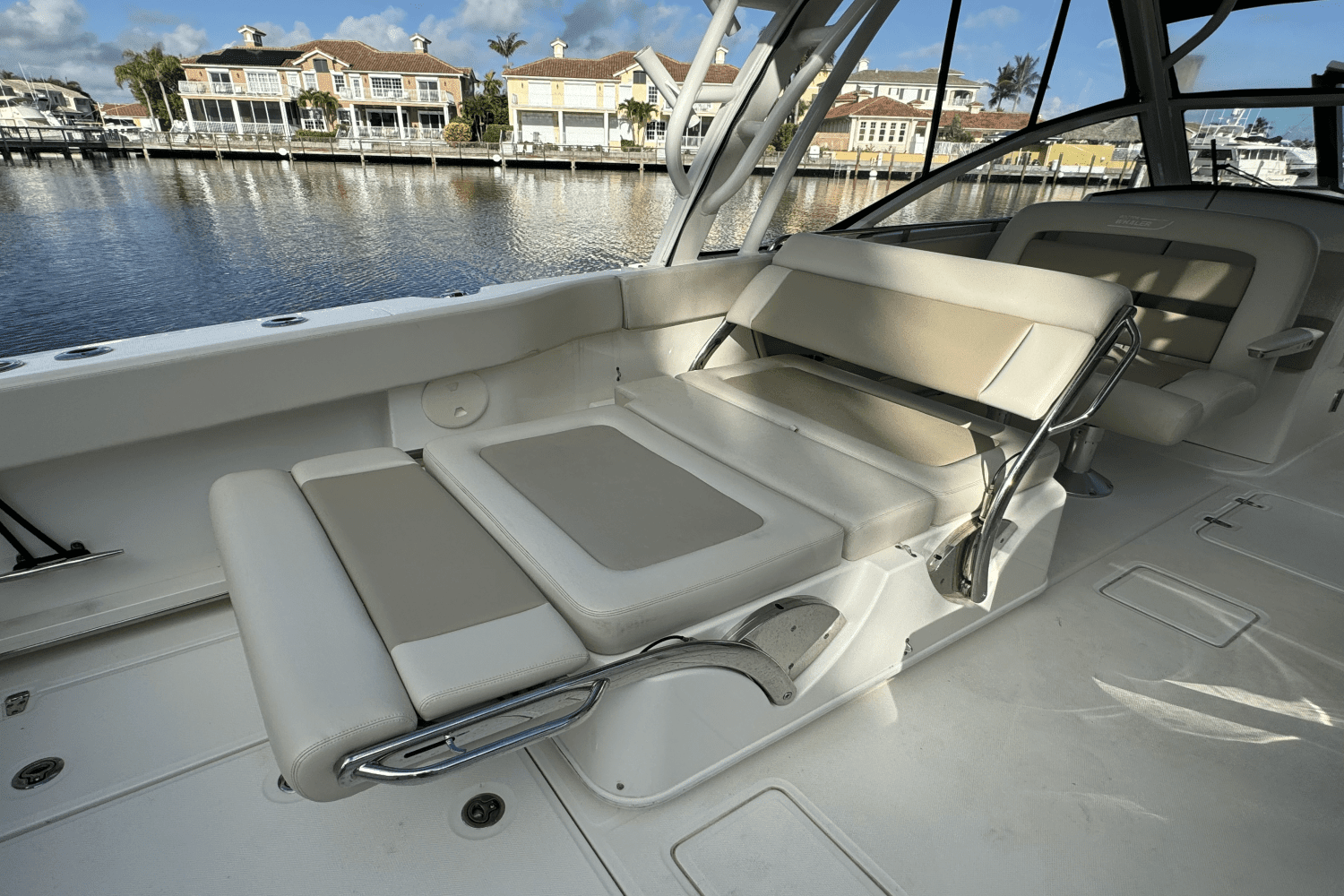 2020 Boston Whaler 320 VANTAGE Image Thumbnail #36