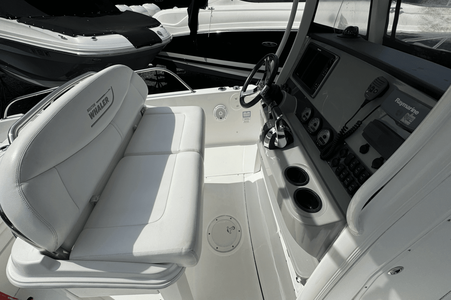 2014 Boston Whaler DAUNTLESS 270 Image Thumbnail #8