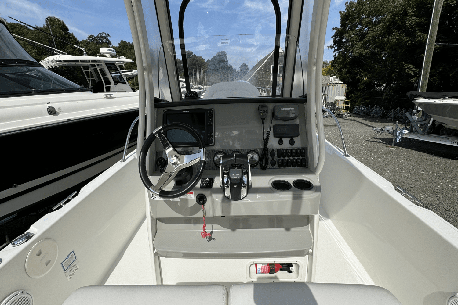 2014 Boston Whaler DAUNTLESS 270 Image Thumbnail #10