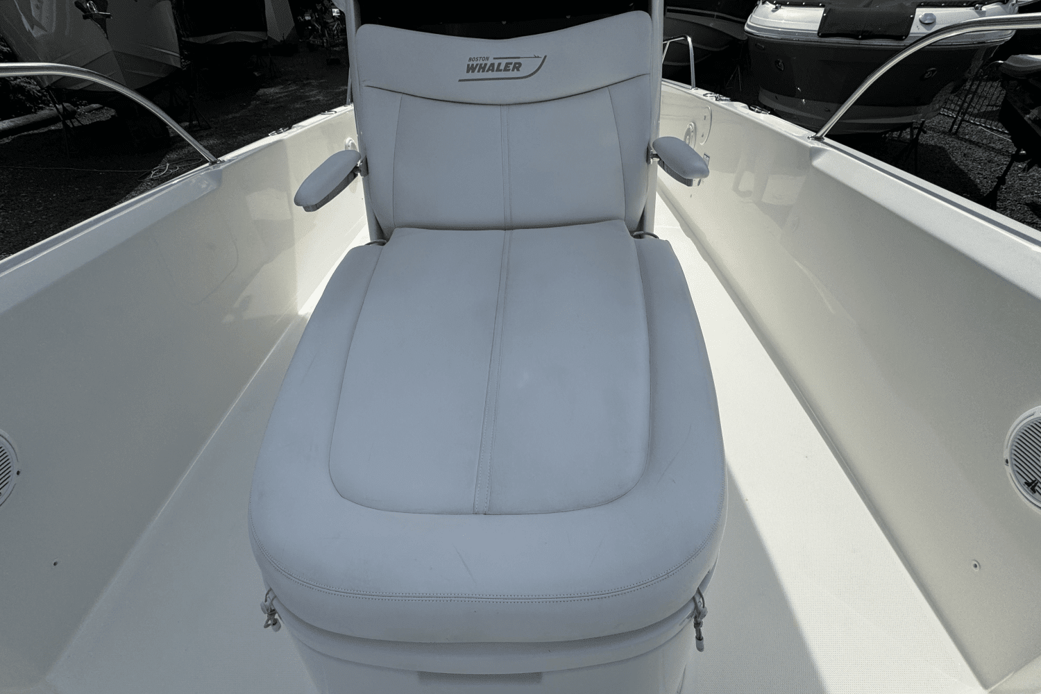 2014 Boston Whaler DAUNTLESS 270 Image Thumbnail #20