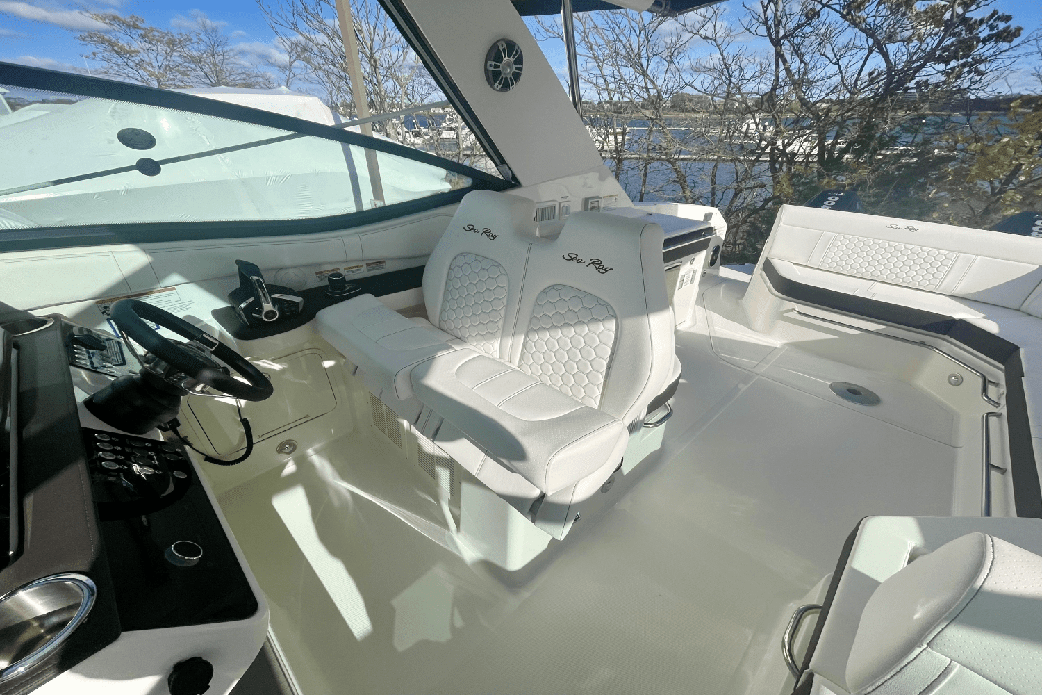 2025 Sea Ray Sundancer 320 Outboard Image Thumbnail #21