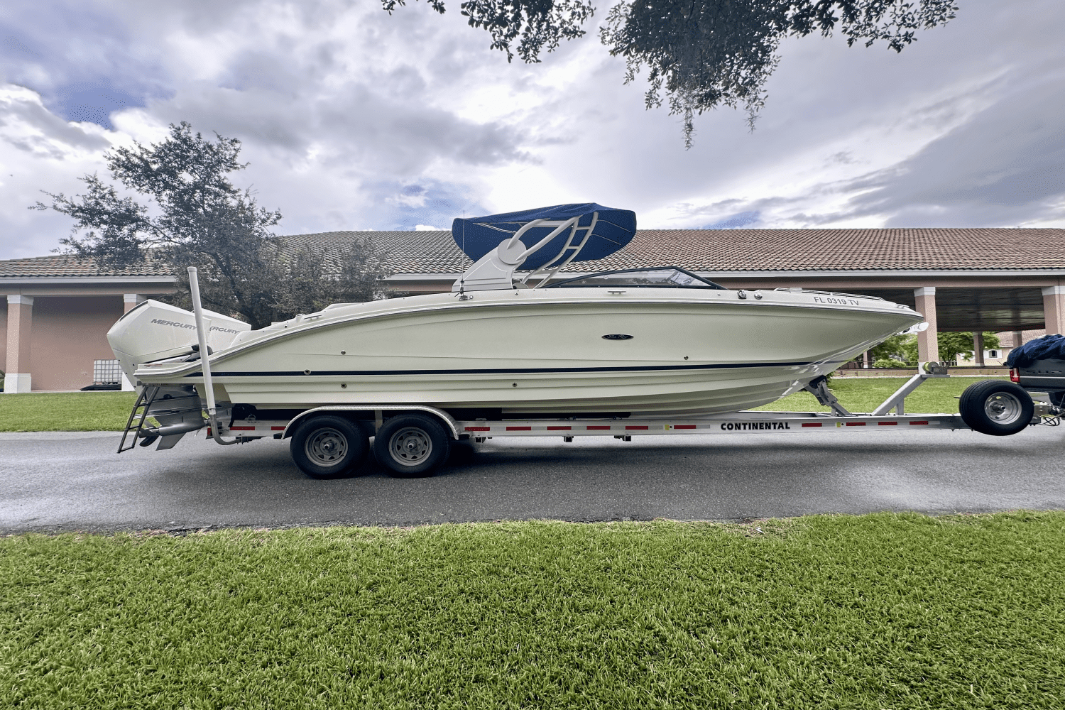 2019 Sea Ray 290 SDX OUTBOARD Image Thumbnail #2