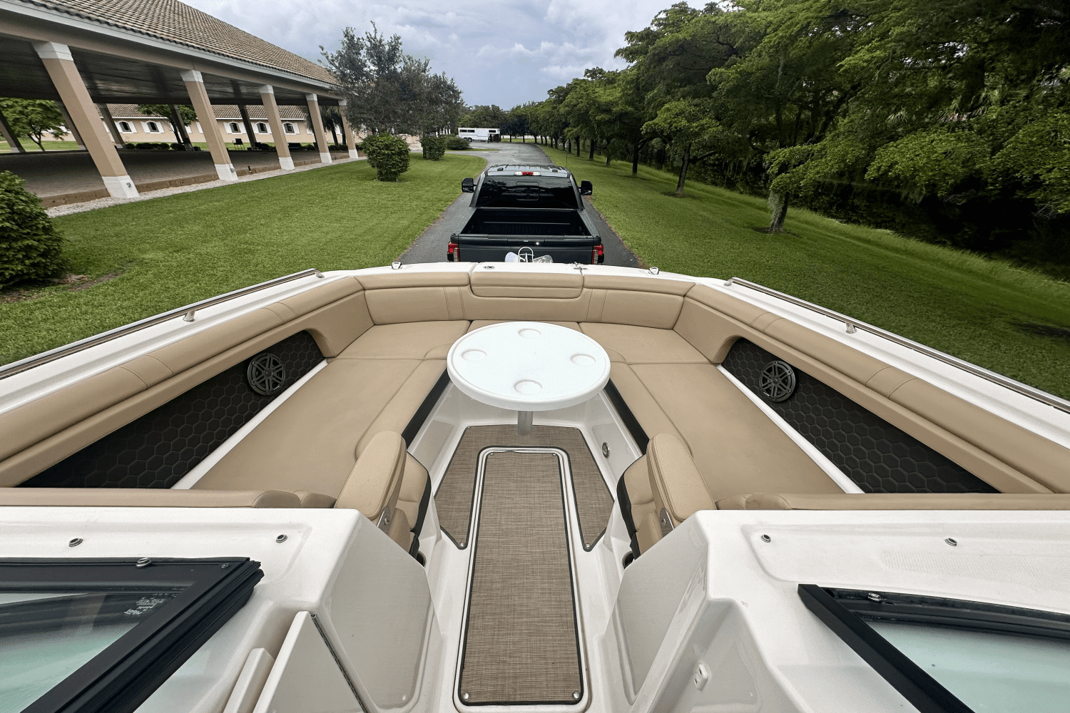 Thumbnail 4 for 2019 Sea Ray 290 SDX OUTBOARD