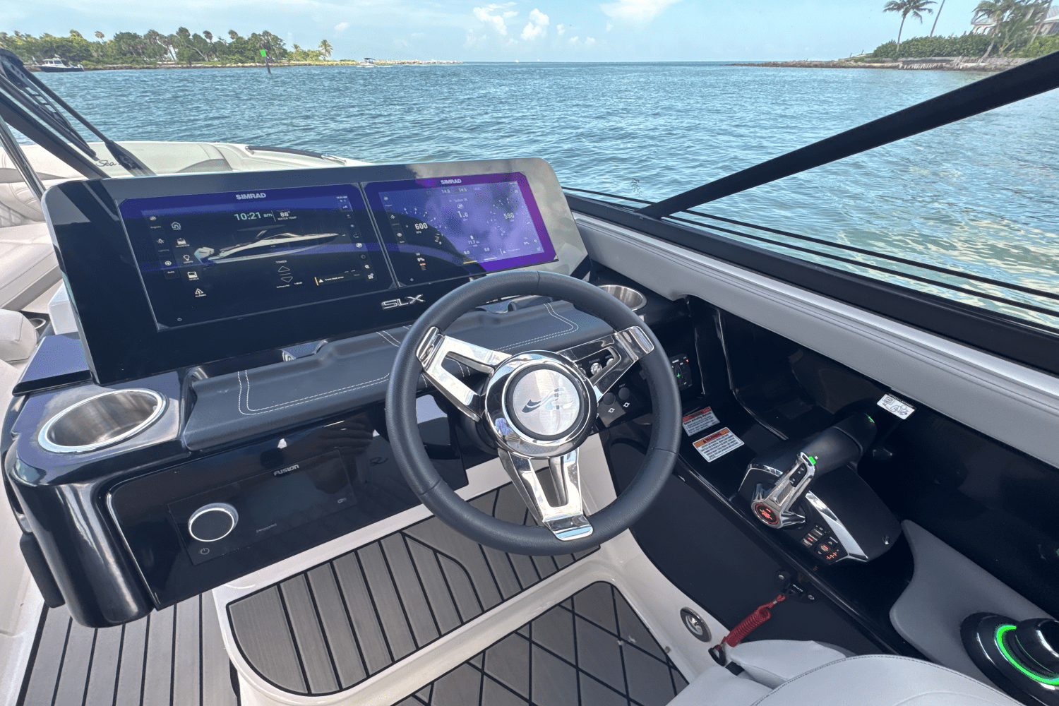 2025 Sea Ray SLX 280 Image Thumbnail #15