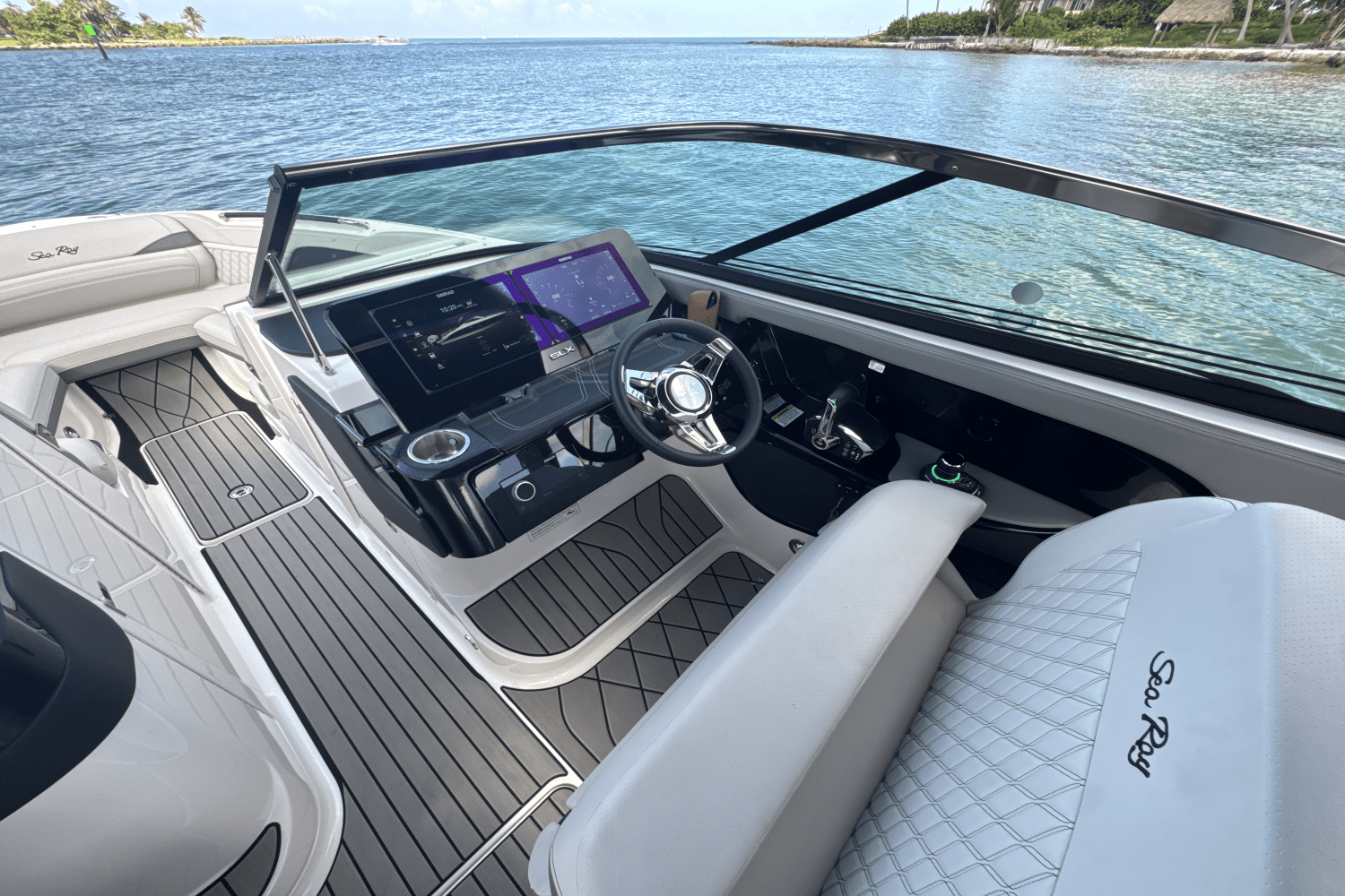 2025 Sea Ray SLX 280 Image Thumbnail #13