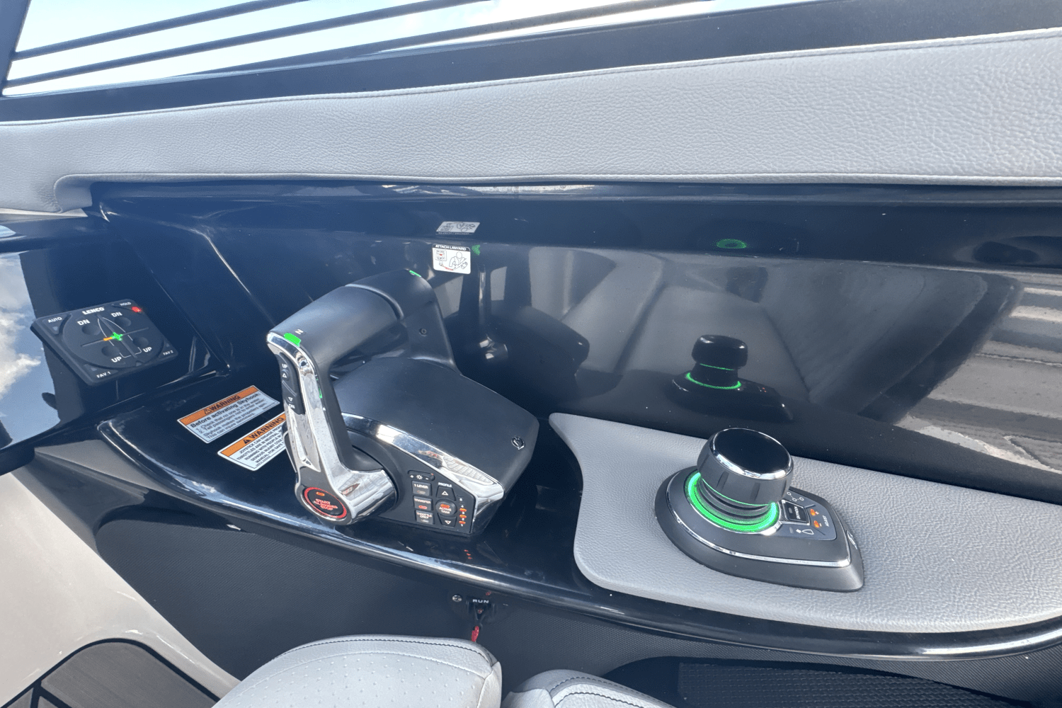 2025 Sea Ray SLX 280 Image Thumbnail #16