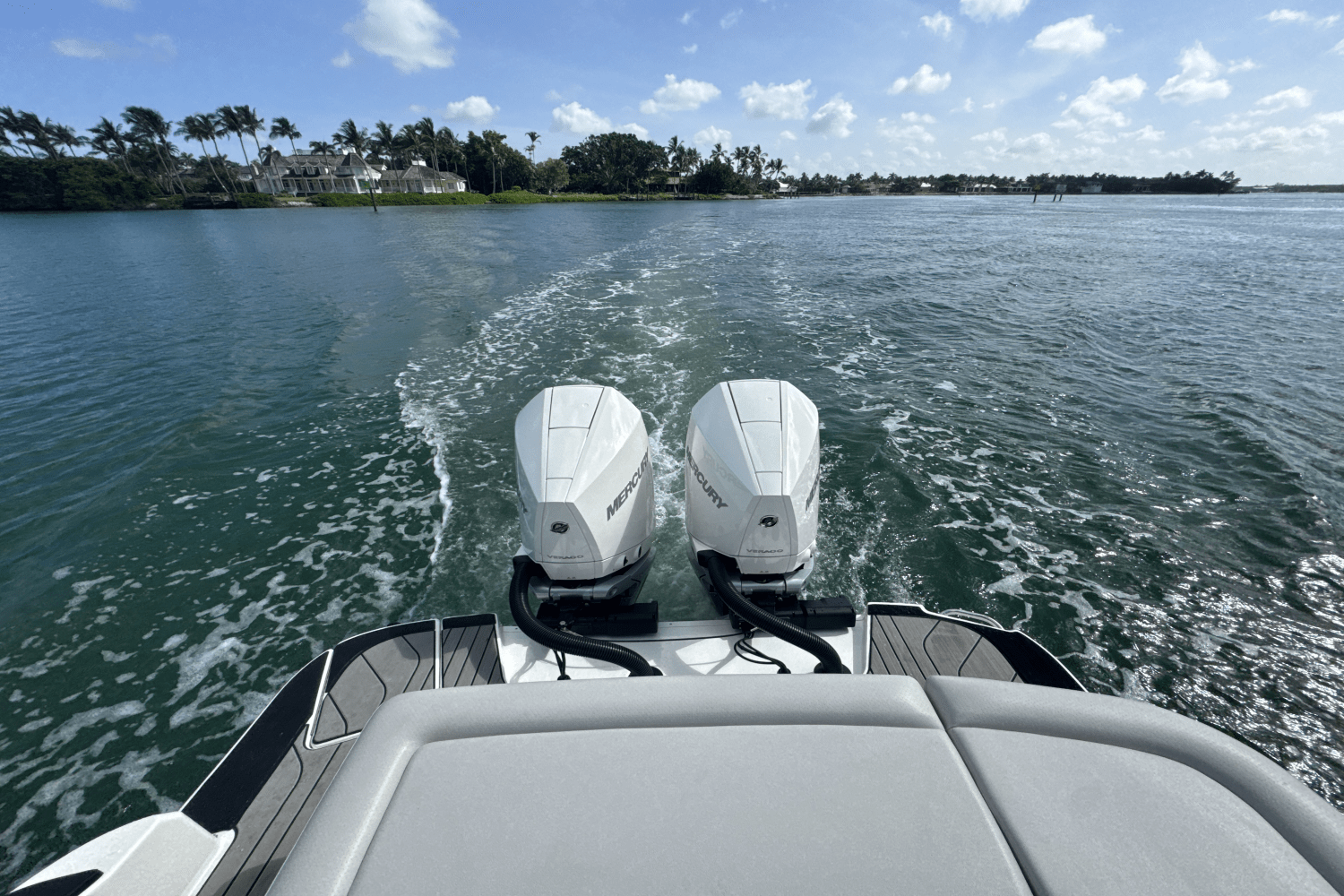 2025 Sea Ray SLX 280 Image Thumbnail #7