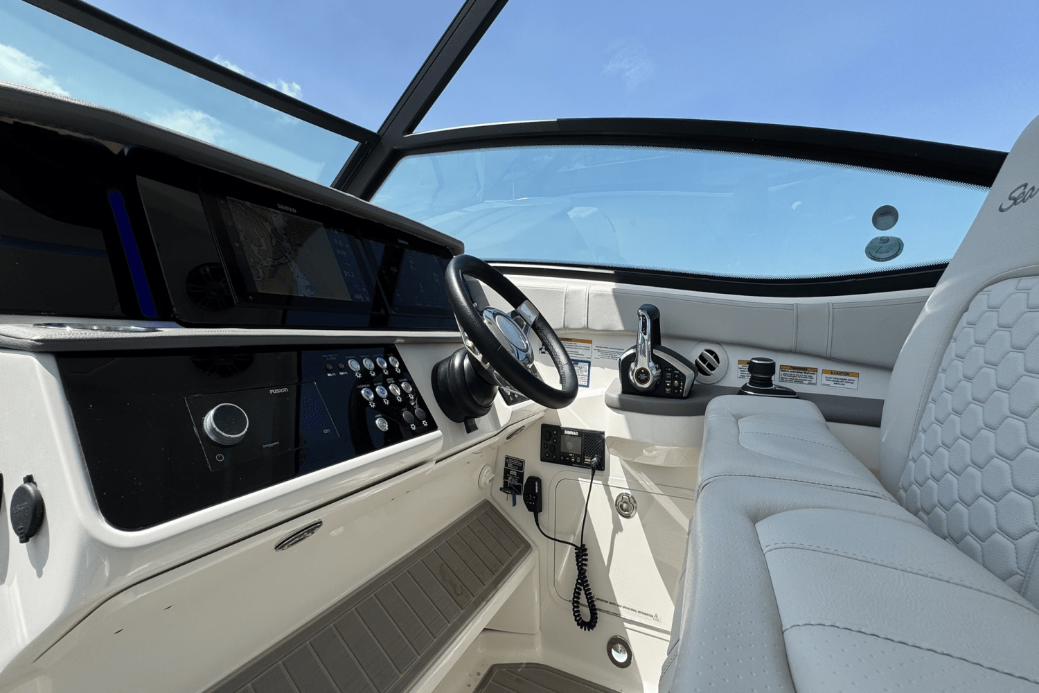 2025 Sea Ray Sundancer 320 Outboard Image Thumbnail #20
