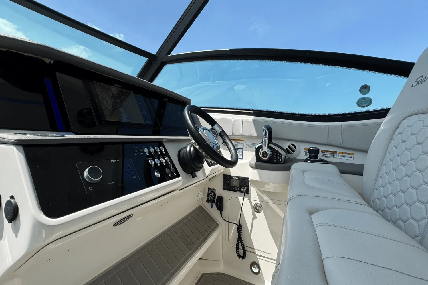 2025 Sea Ray Sundancer 320 Outboard Image Thumbnail #20
