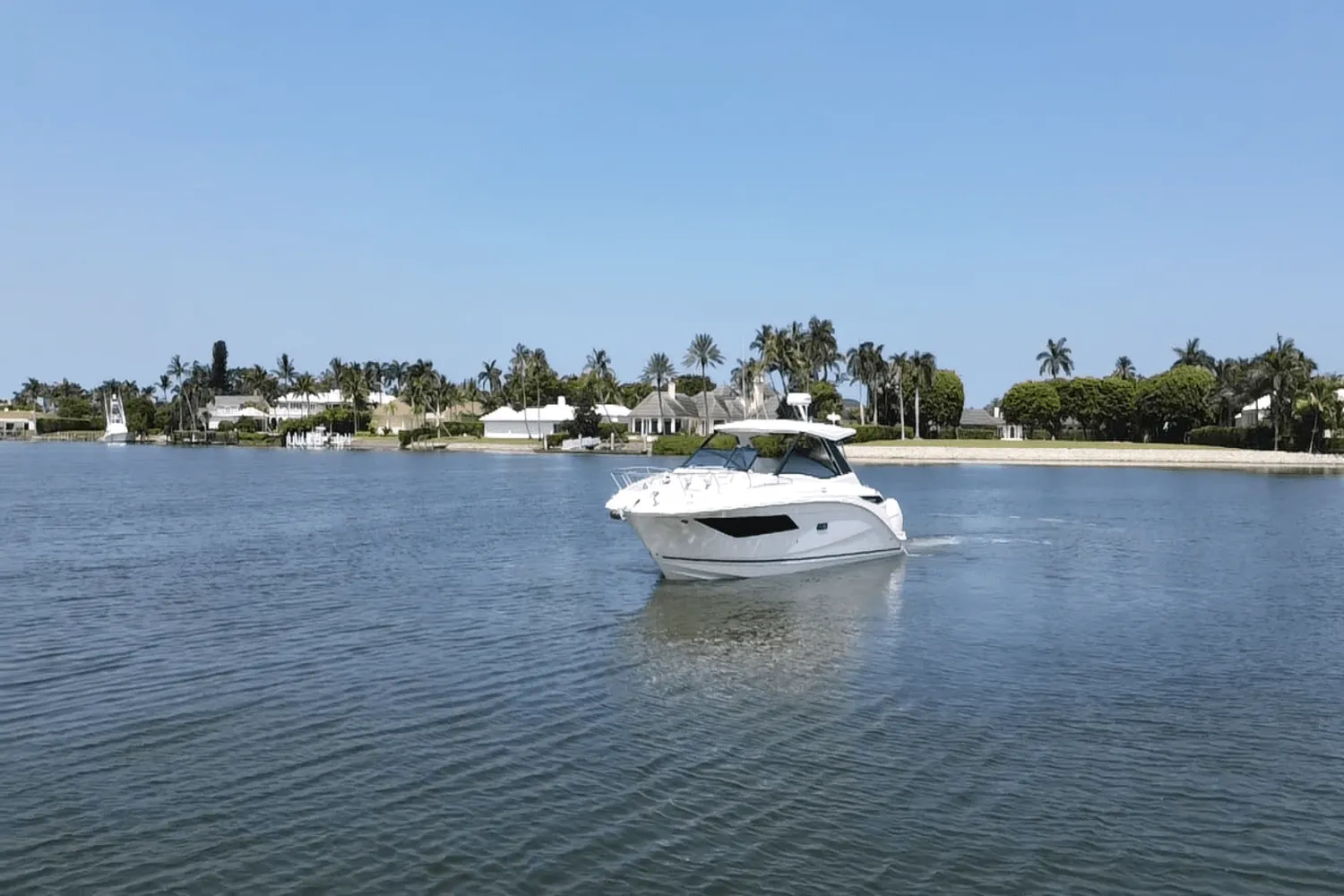 2025 Sea Ray Sundancer 320 Outboard Image Thumbnail #3