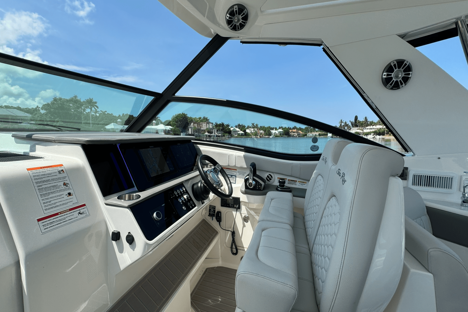 2025 Sea Ray Sundancer 320 Outboard Image Thumbnail #24