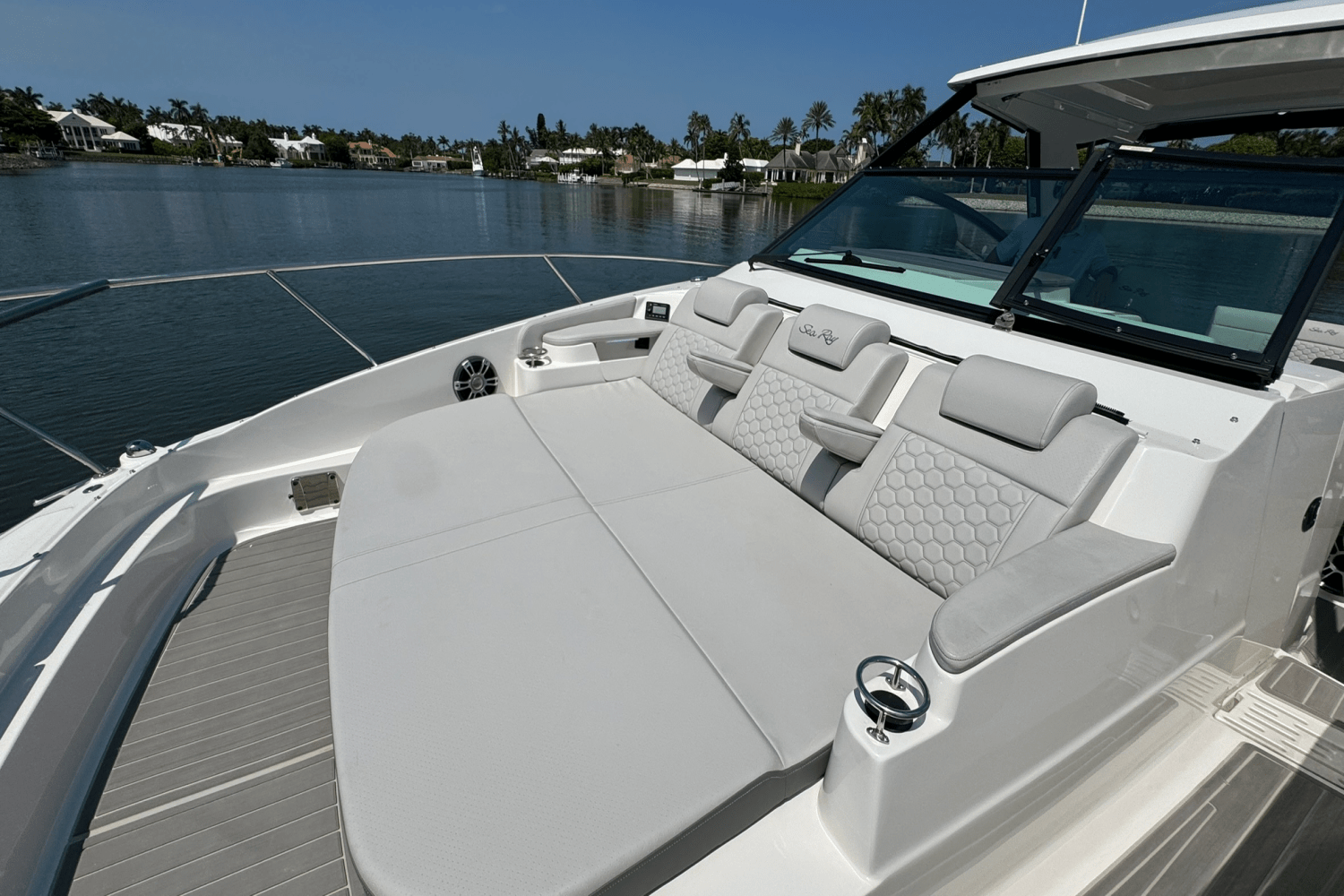 2025 Sea Ray Sundancer 320 Outboard Image Thumbnail #15