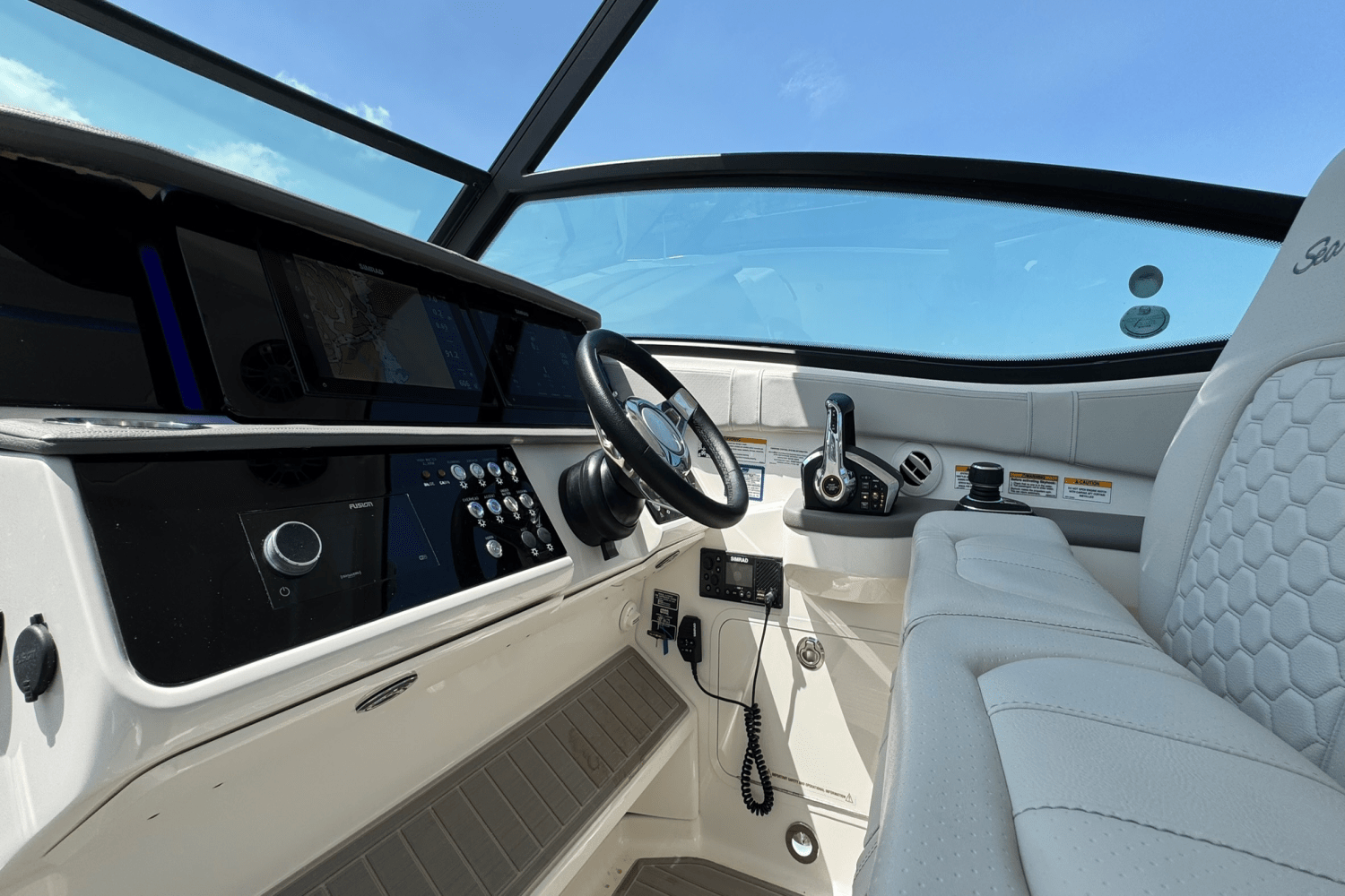 2025 Sea Ray Sundancer 320 Outboard Image Thumbnail #20