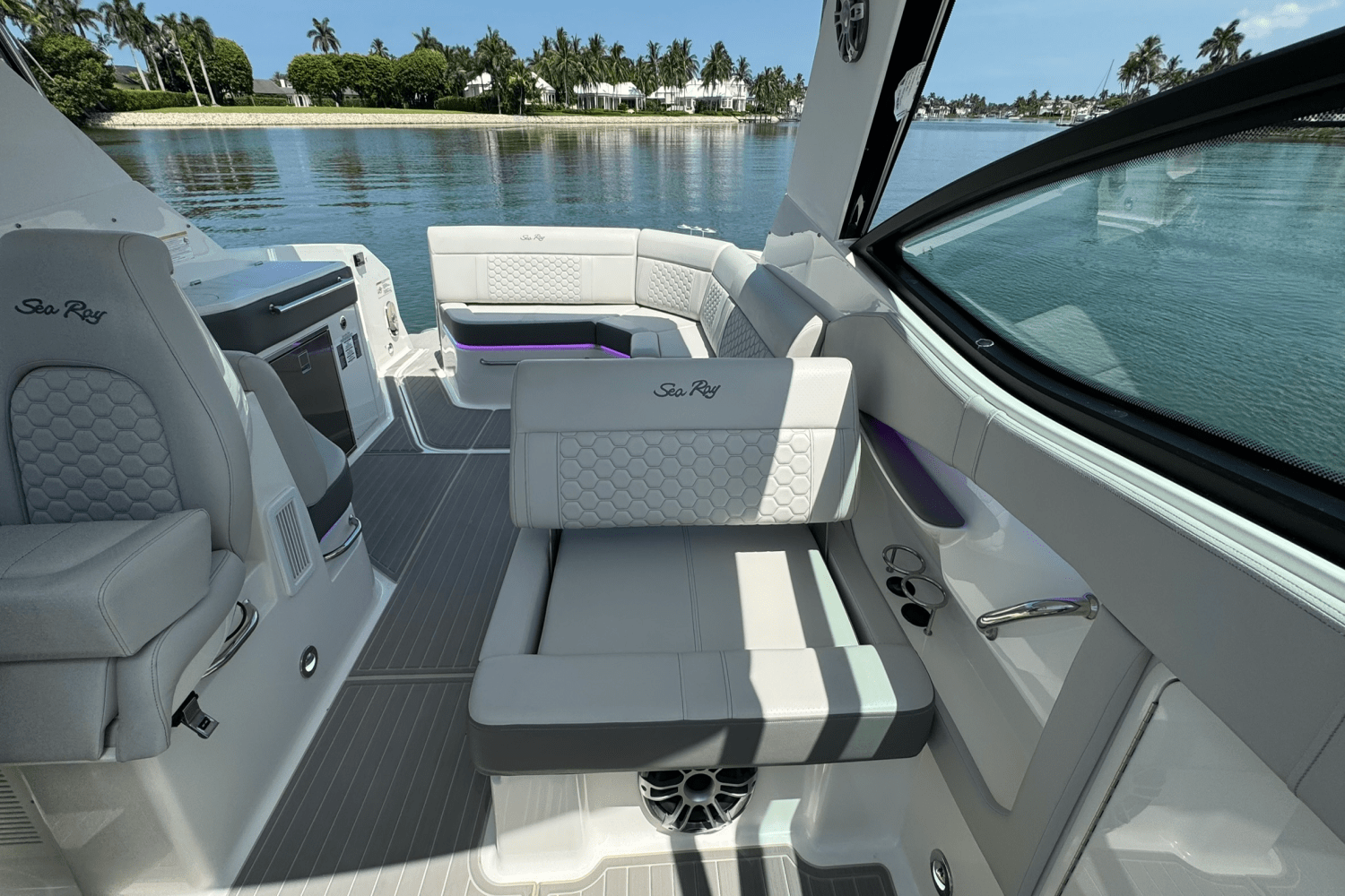2025 Sea Ray Sundancer 320 Outboard Image Thumbnail #26