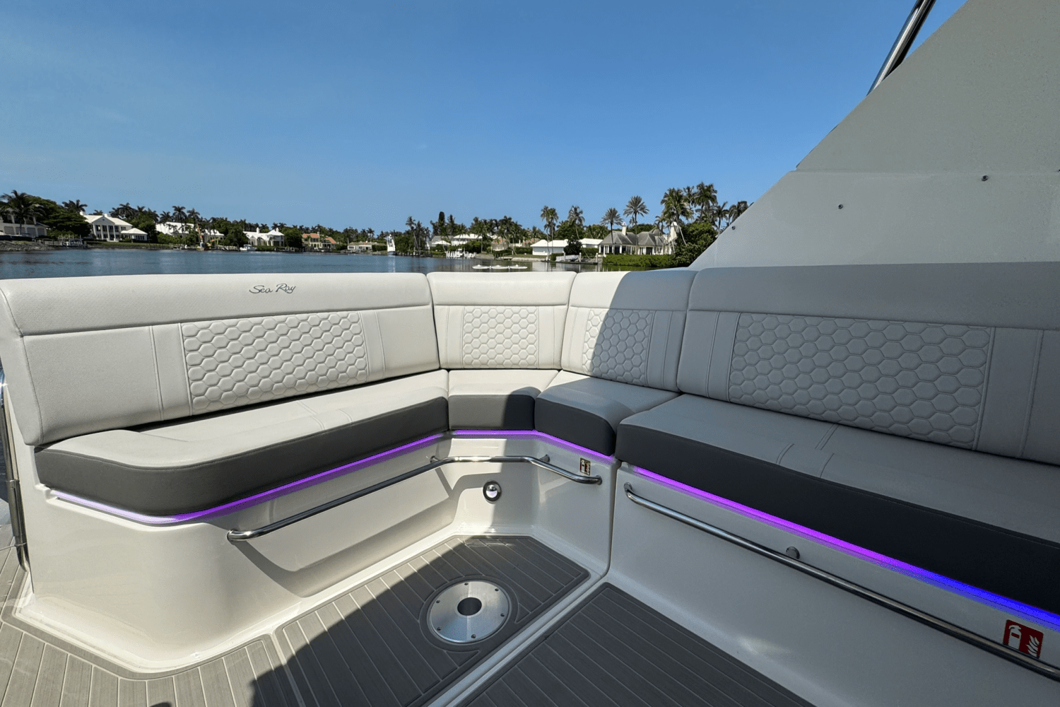 2025 Sea Ray Sundancer 320 Outboard Image Thumbnail #31