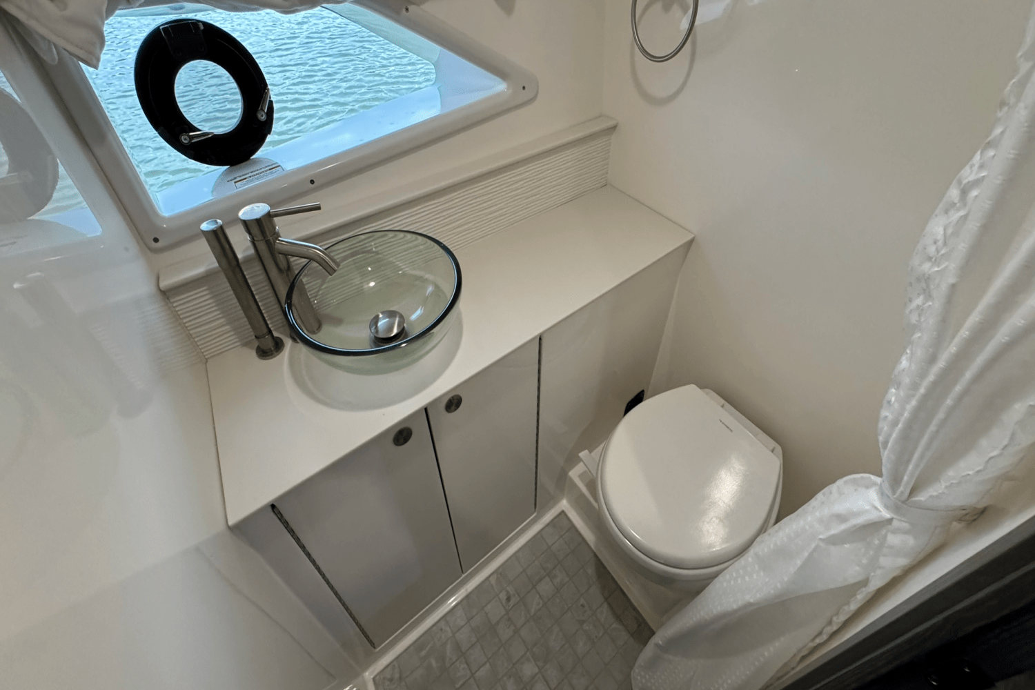 2025 Sea Ray Sundancer 320 Outboard Image Thumbnail #35