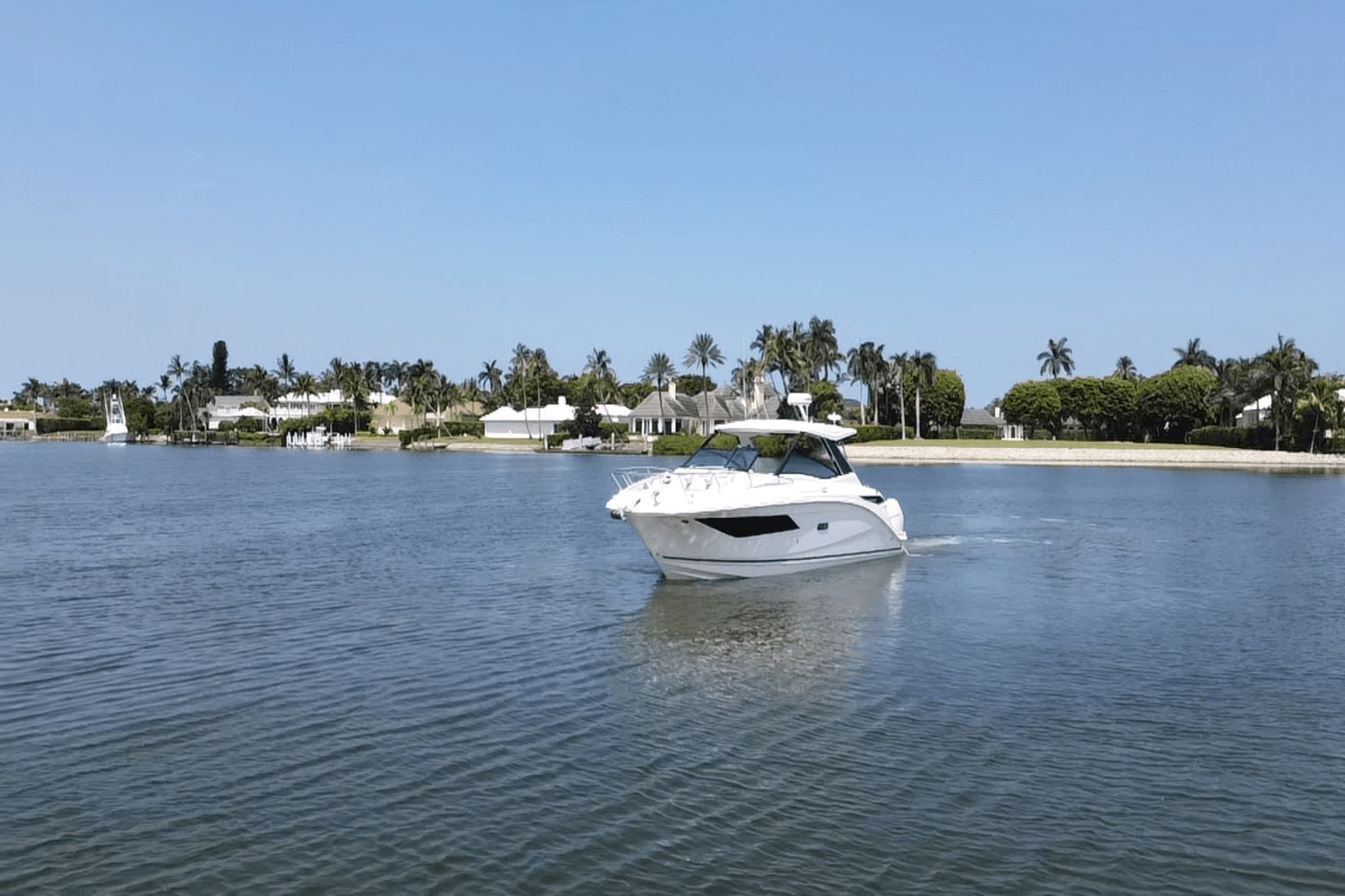 2025 Sea Ray Sundancer 320 Outboard Image Thumbnail #3