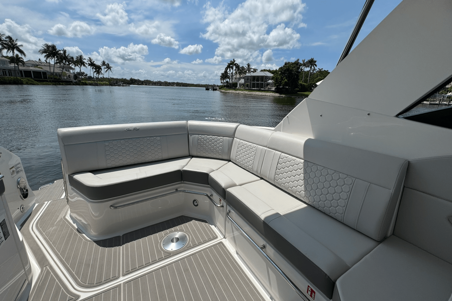 2025 Sea Ray Sundancer 320 Outboard Image Thumbnail #32