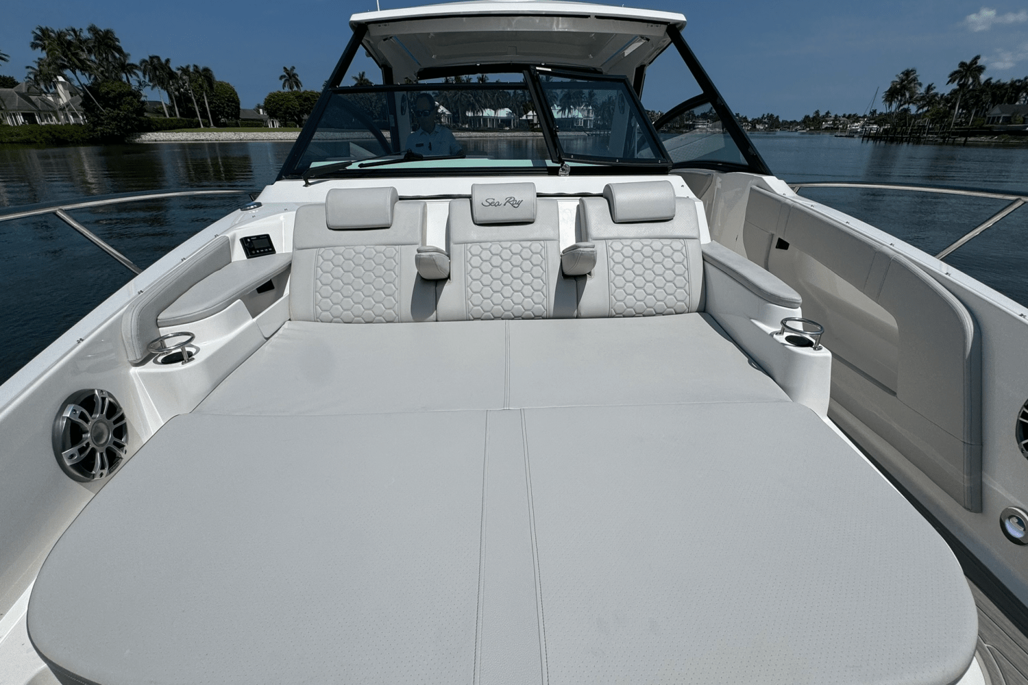 2025 Sea Ray Sundancer 320 Outboard Image Thumbnail #14