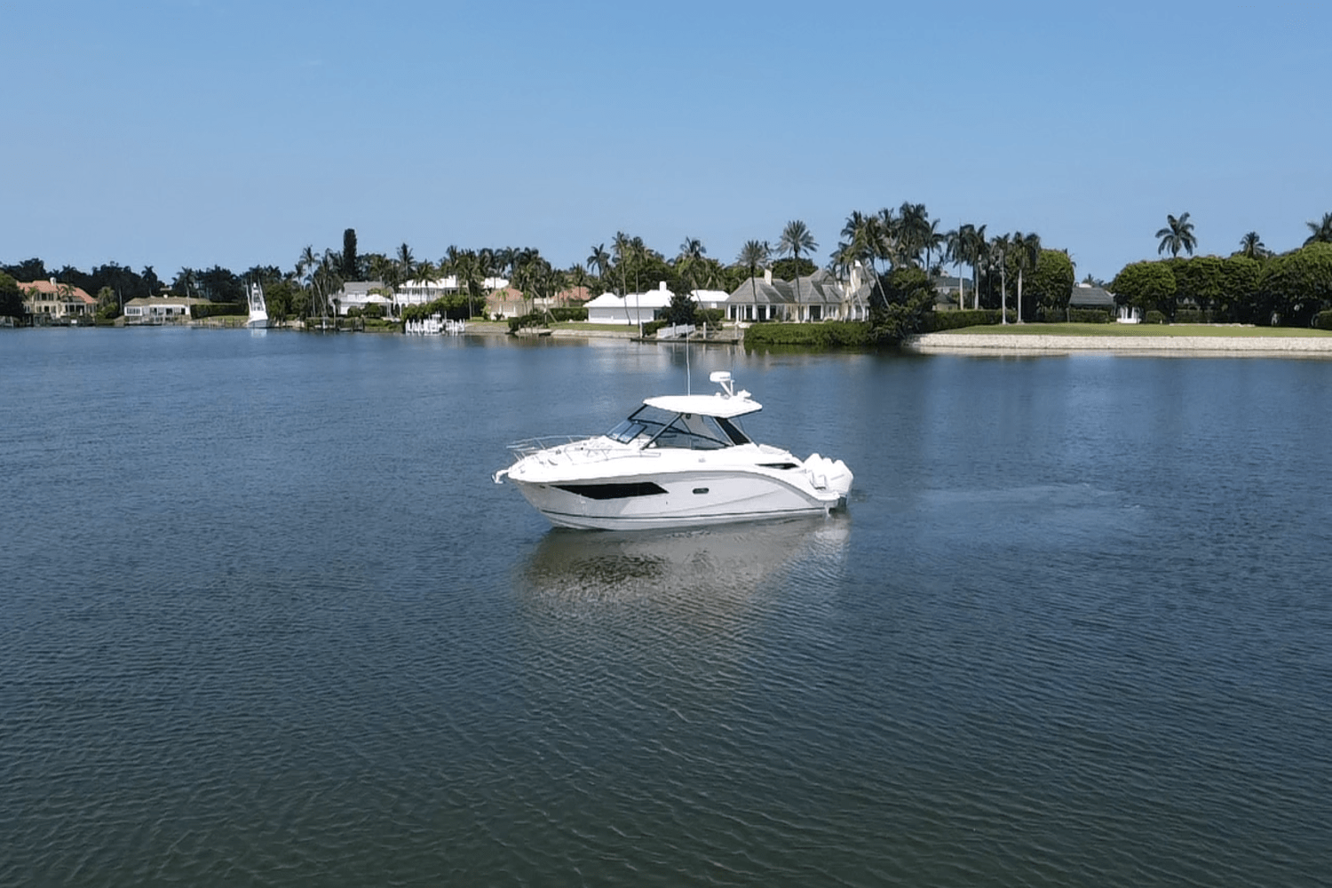 2025 Sea Ray Sundancer 320 Outboard Image Thumbnail #8