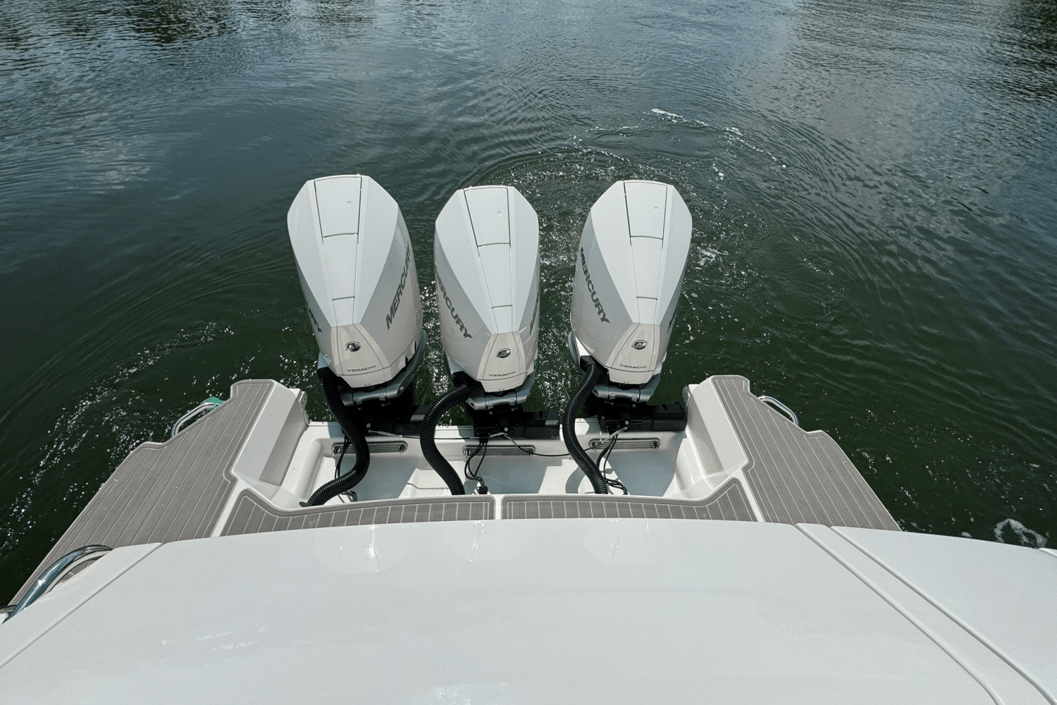2025 Sea Ray Sundancer 320 Outboard Image Thumbnail #37