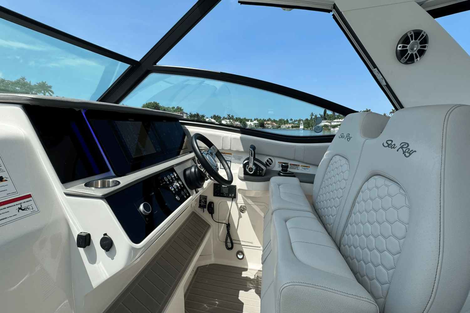 2025 Sea Ray Sundancer 320 Outboard Image Thumbnail #21