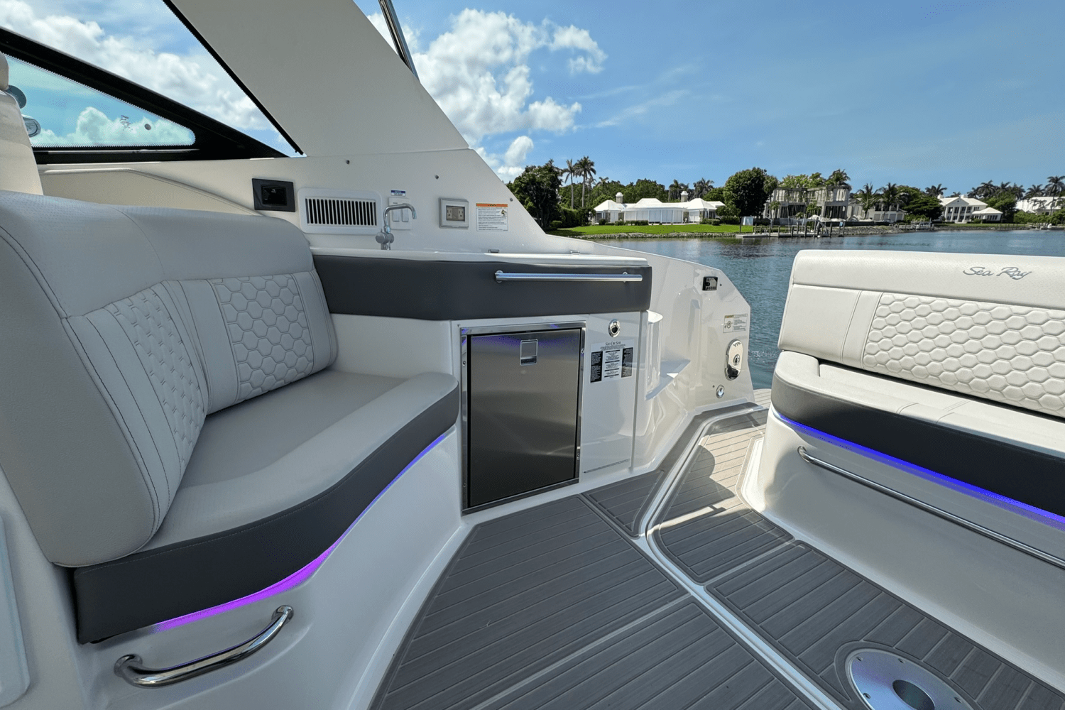 2025 Sea Ray Sundancer 320 Outboard Image Thumbnail #28