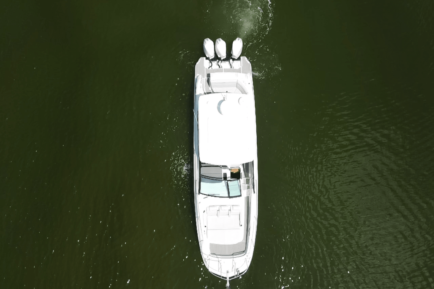 2025 Sea Ray Sundancer 320 Outboard Image Thumbnail #6
